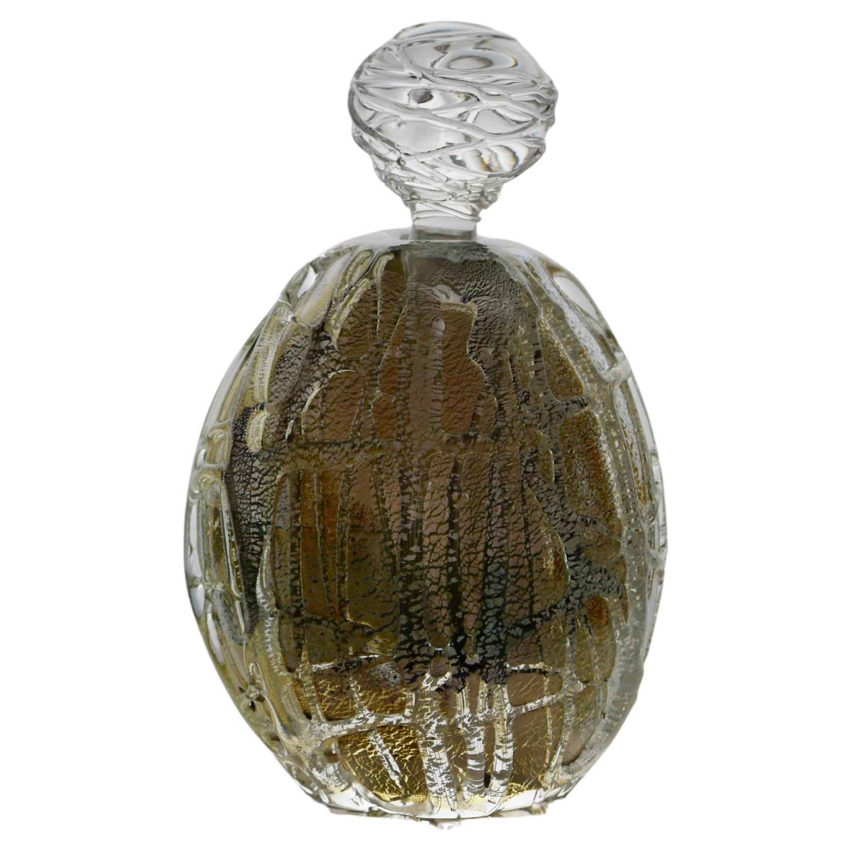 Bottiglia di profumo con traino in oro dell'artista del vetro James Carcass per VUUV Works