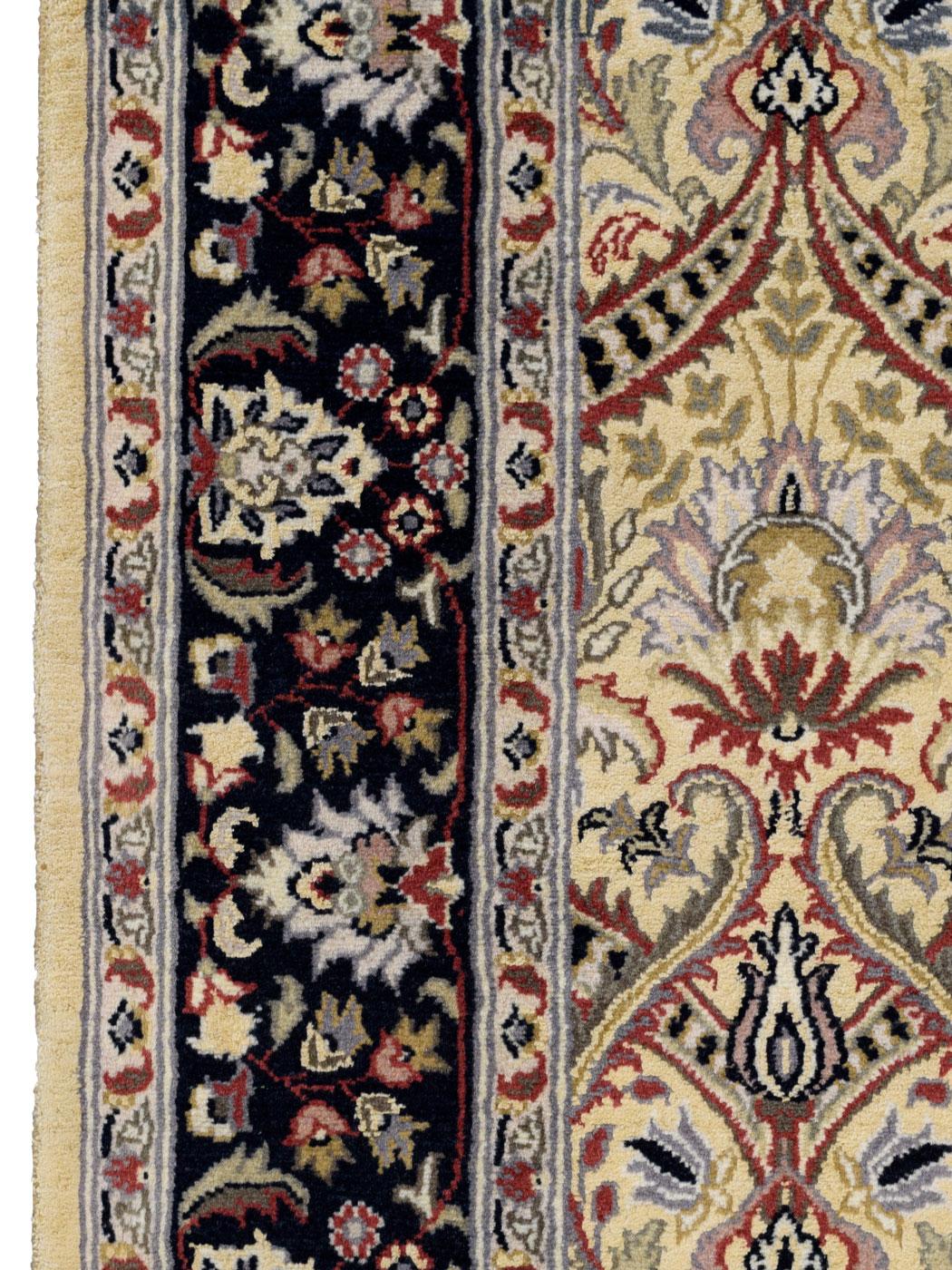 Tapis transitionnel en laine persane Semnan, noué à la main, 4' x 6'. Abîmé - En vente à New York, NY