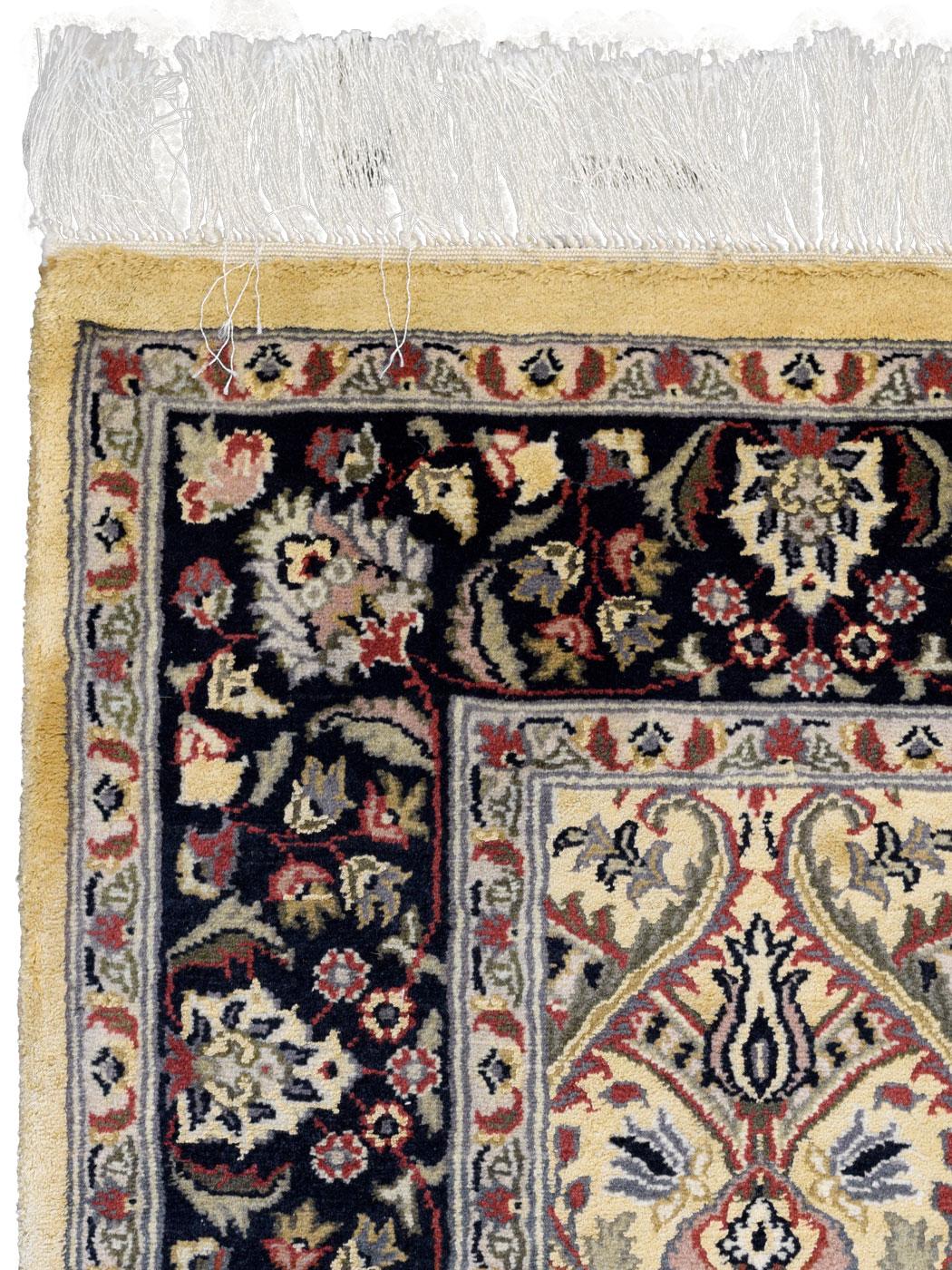 XXIe siècle et contemporain Tapis transitionnel en laine persane Semnan, noué à la main, 4' x 6'. en vente