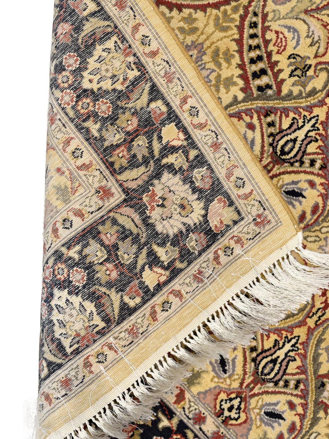 Laine Tapis transitionnel en laine persane Semnan, noué à la main, 4' x 6'. en vente
