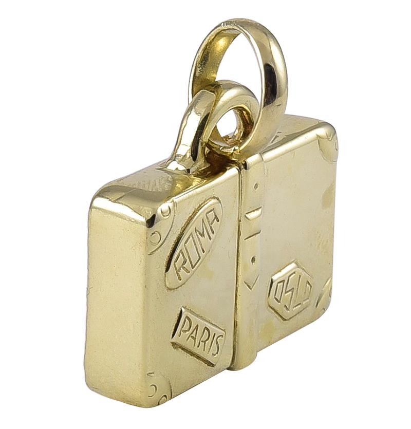 Gold Travel Charm In Excellent Condition In New York, NY