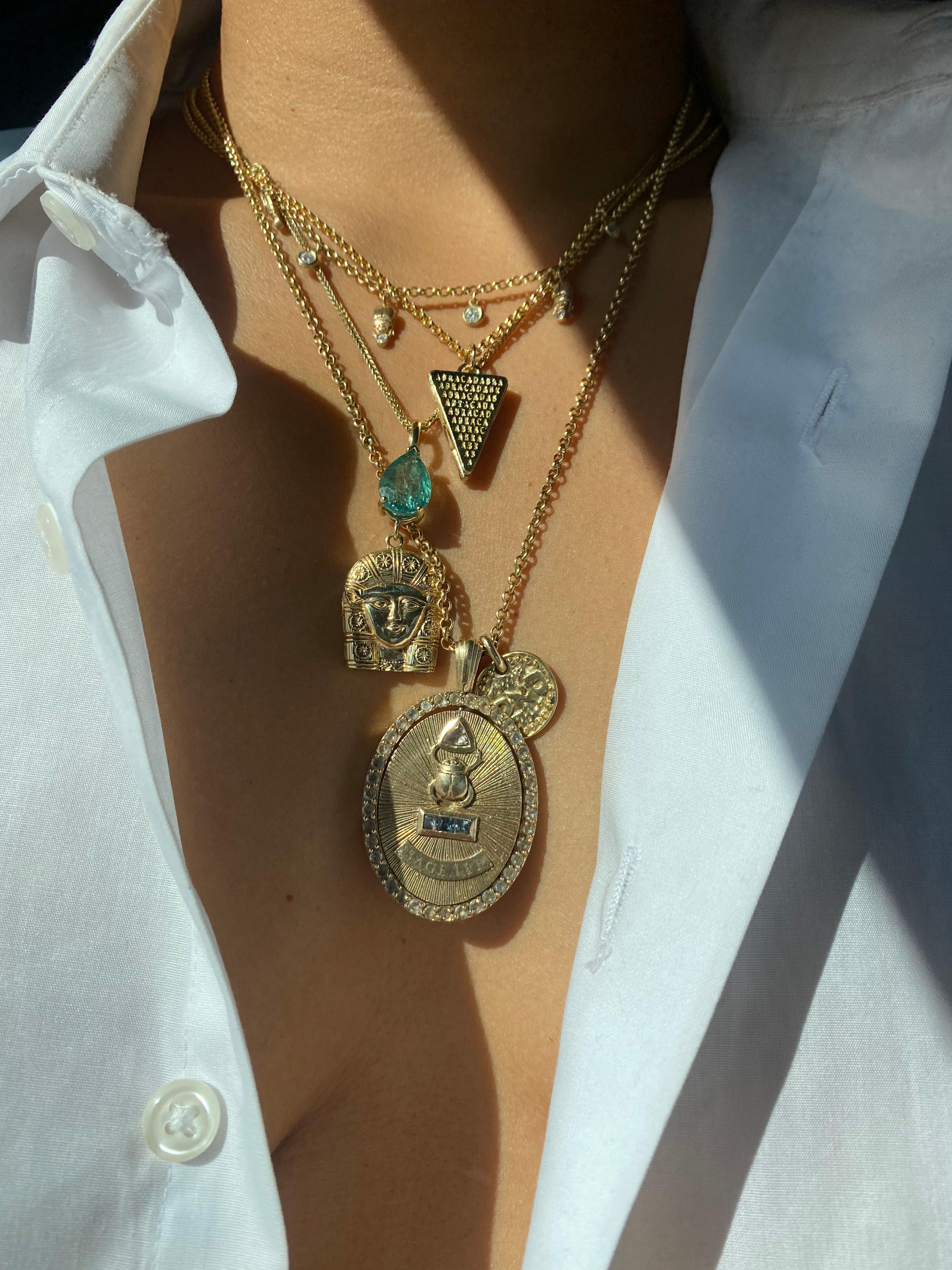 14k Gold Dreiecks Abracadabra-Medaillon Talisman (Kunsthandwerker*in)