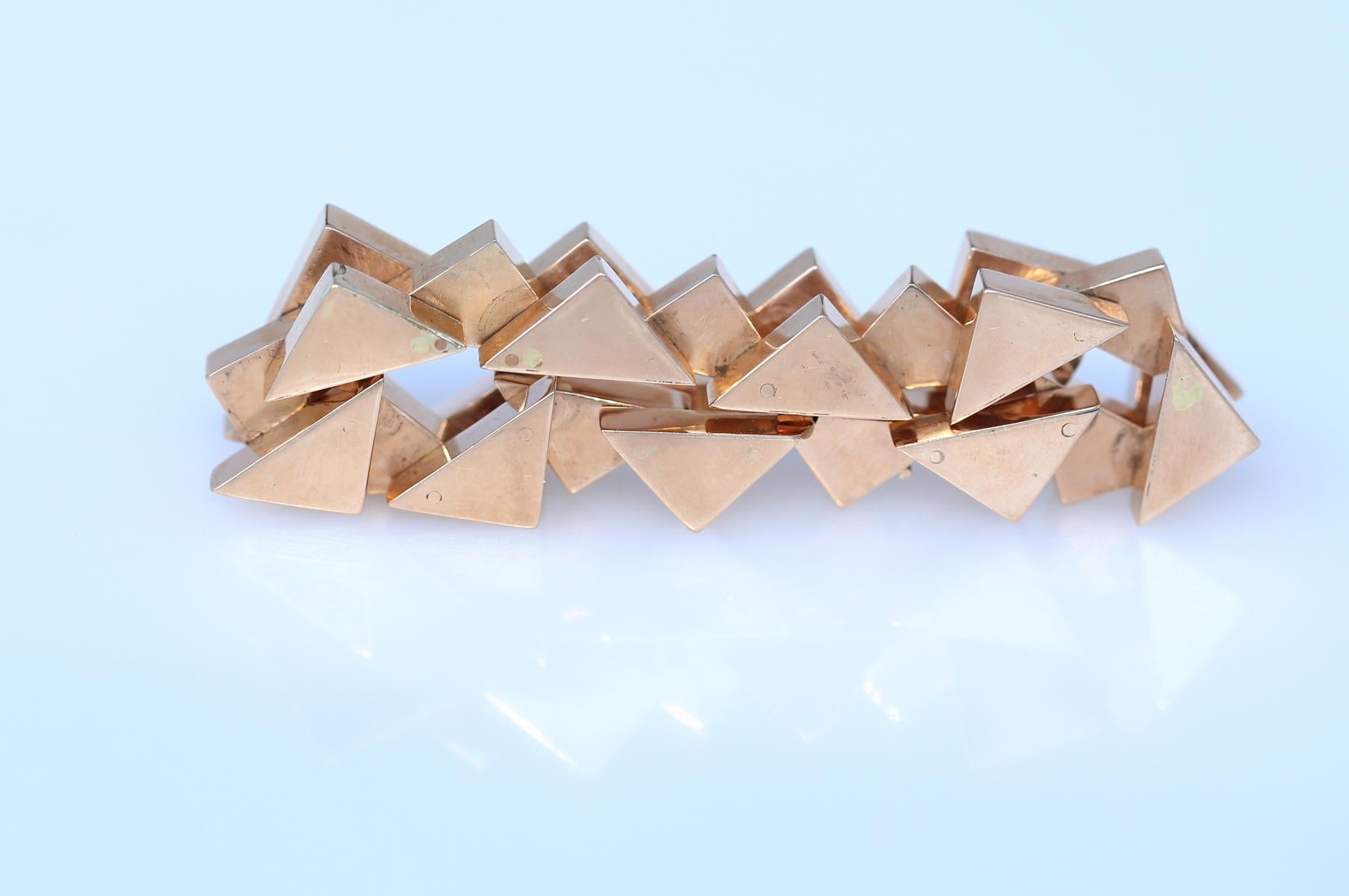 Gold Triangle Tank Bracelet 18 Karat, 1940 For Sale 5