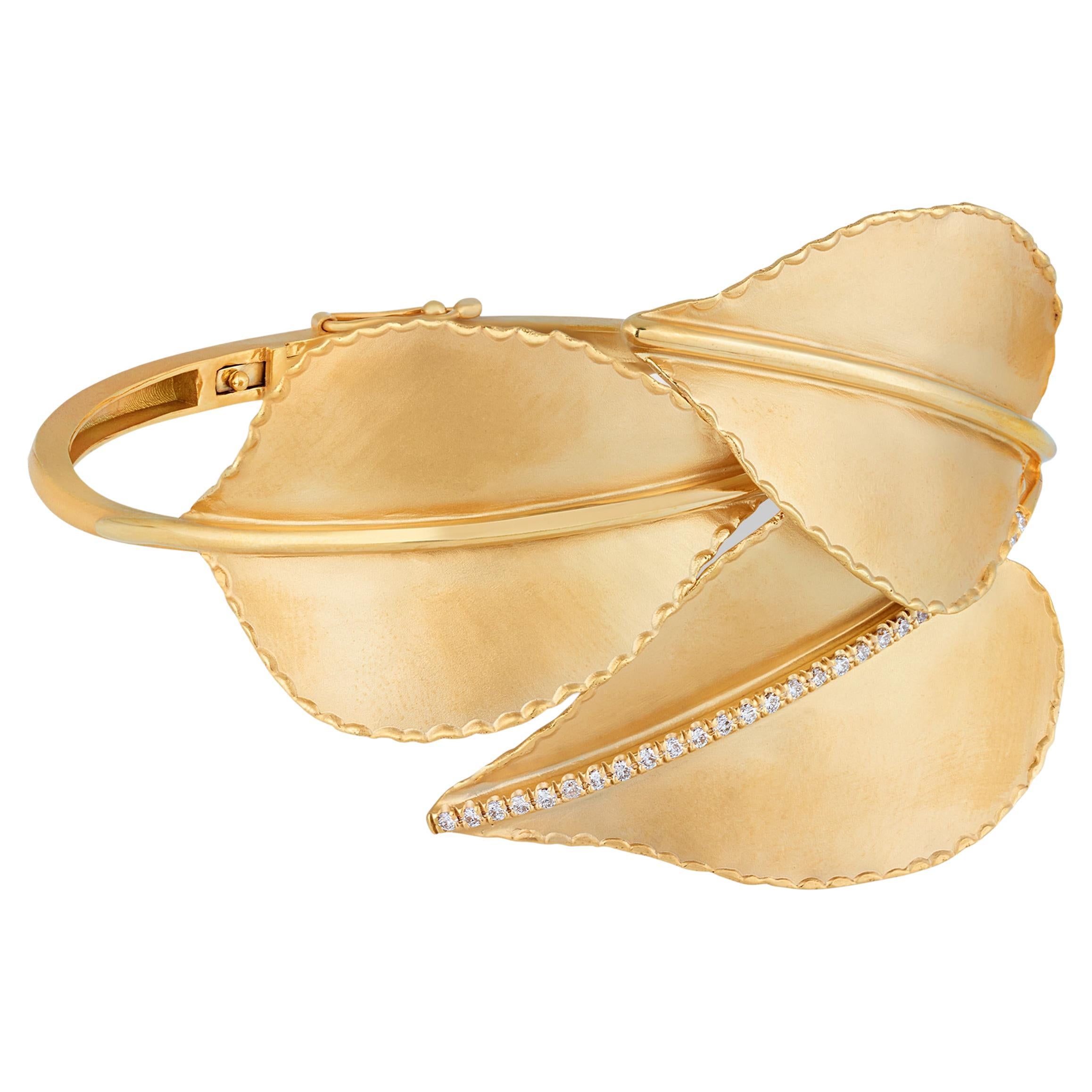 Bracelet en or à trois feuilles en vente