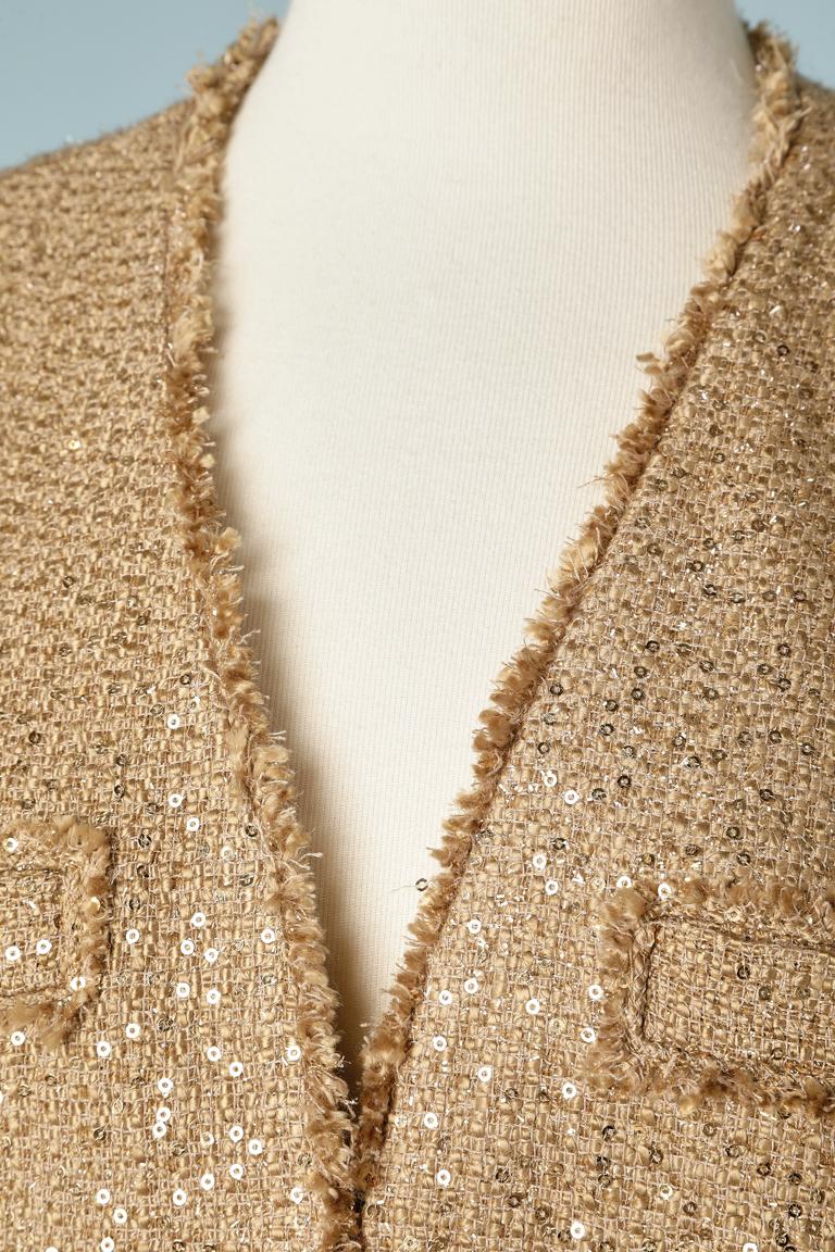 Gold tweed cocktail skirt-suit with gold sequin. Edge to Edge jacket and fringes on the edge. 
Fabric composition: 80% acrylic, 20% polyester.
Lining: 100% acetate. Small shoulder pads. 
SIZE 14 US (Jacket ) 12 US (skirt) 