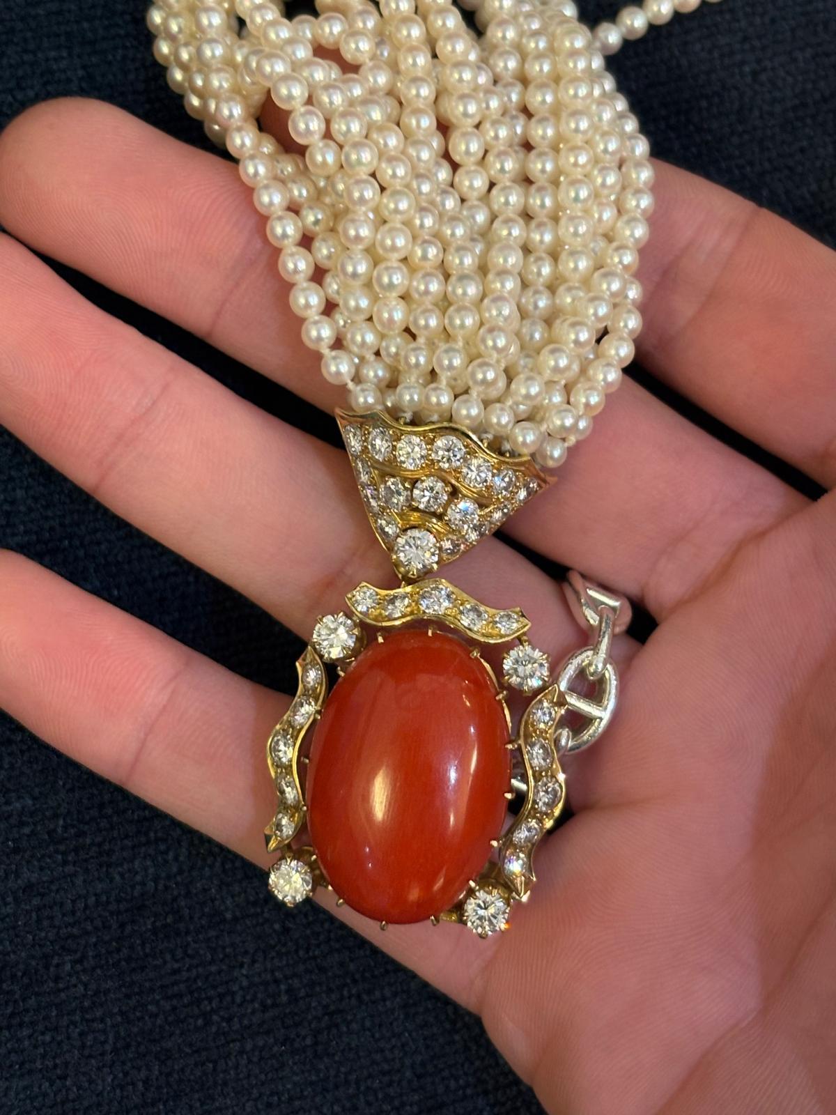 Collana con girocollo in oro, perle d'acqua dolce a venti file, corallo e diamanti in vendita 4