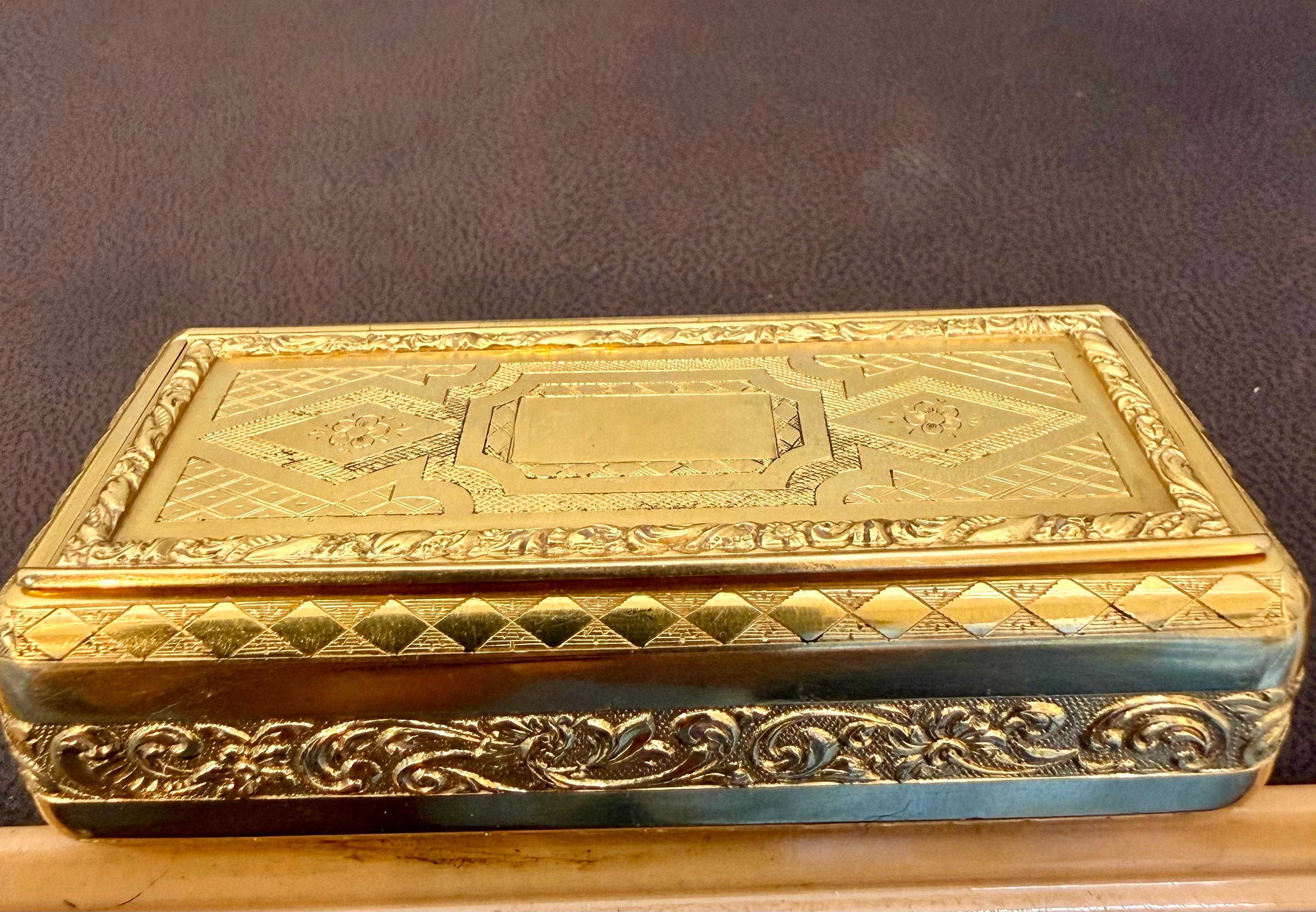 Coffret utilitaire en or 22 carats 130 gm, superbe coffret à côtes en or français des années 1870 en vente 2