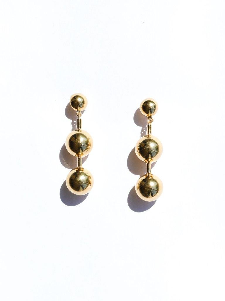 AGMES 18kt Gold Vermeil Circular Drop Earrings.
Sterling Silver post.
Handmade in New York City.
Inspired by urban landscapes, architecture and modern art, the collection creates a feminine geometry expressed through clean lines and sculptural