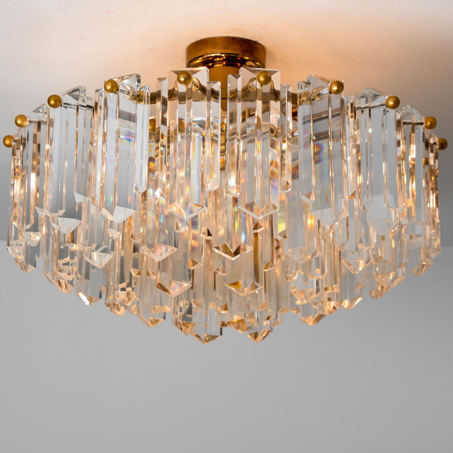 Gold Vertical Glass Messing Chandelier by J.T. Kalmar, 1960s In Good Condition For Sale In Rijssen, NL