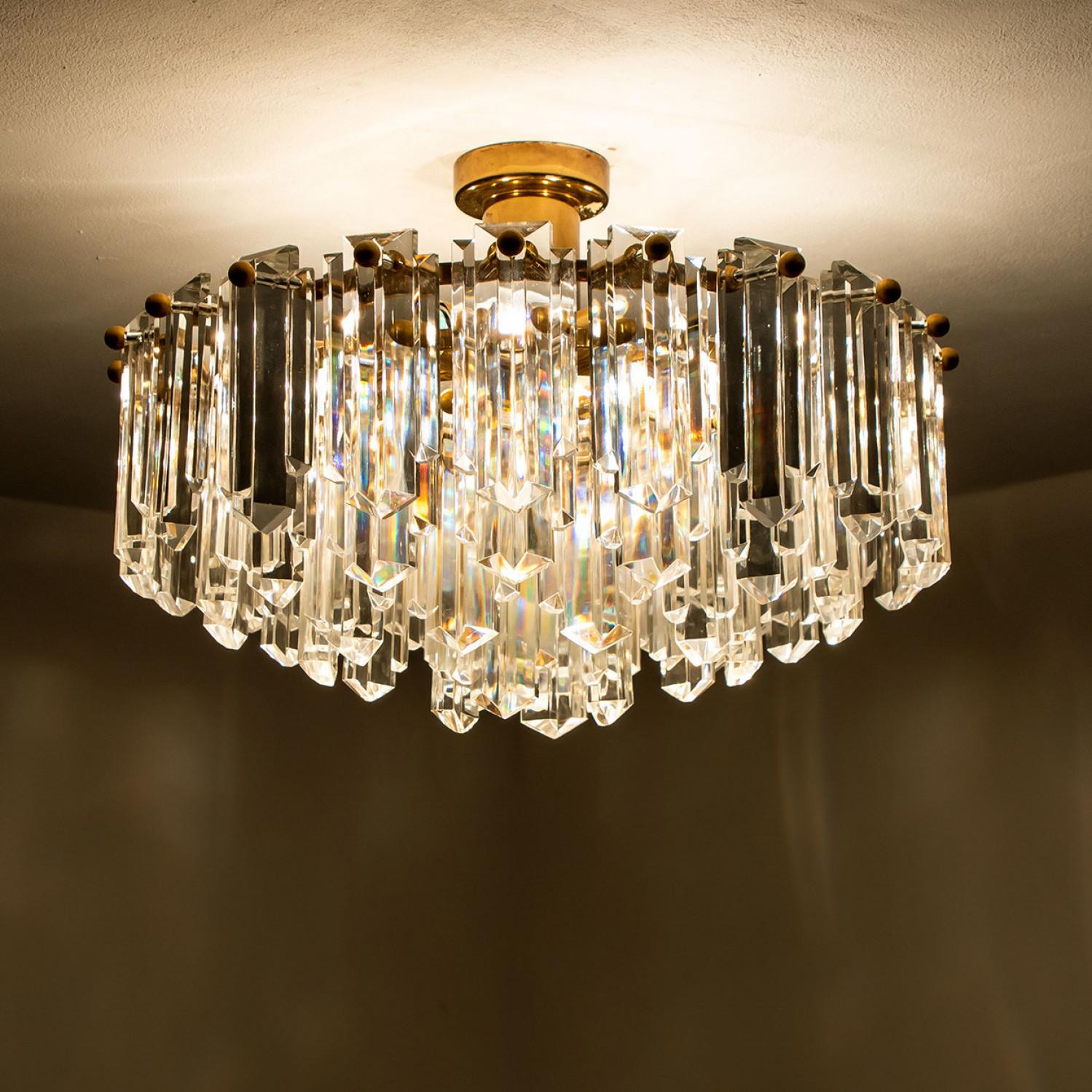 Metallo Lampadario verticale in vetro di J.T. Kalmar, anni '60 in vendita