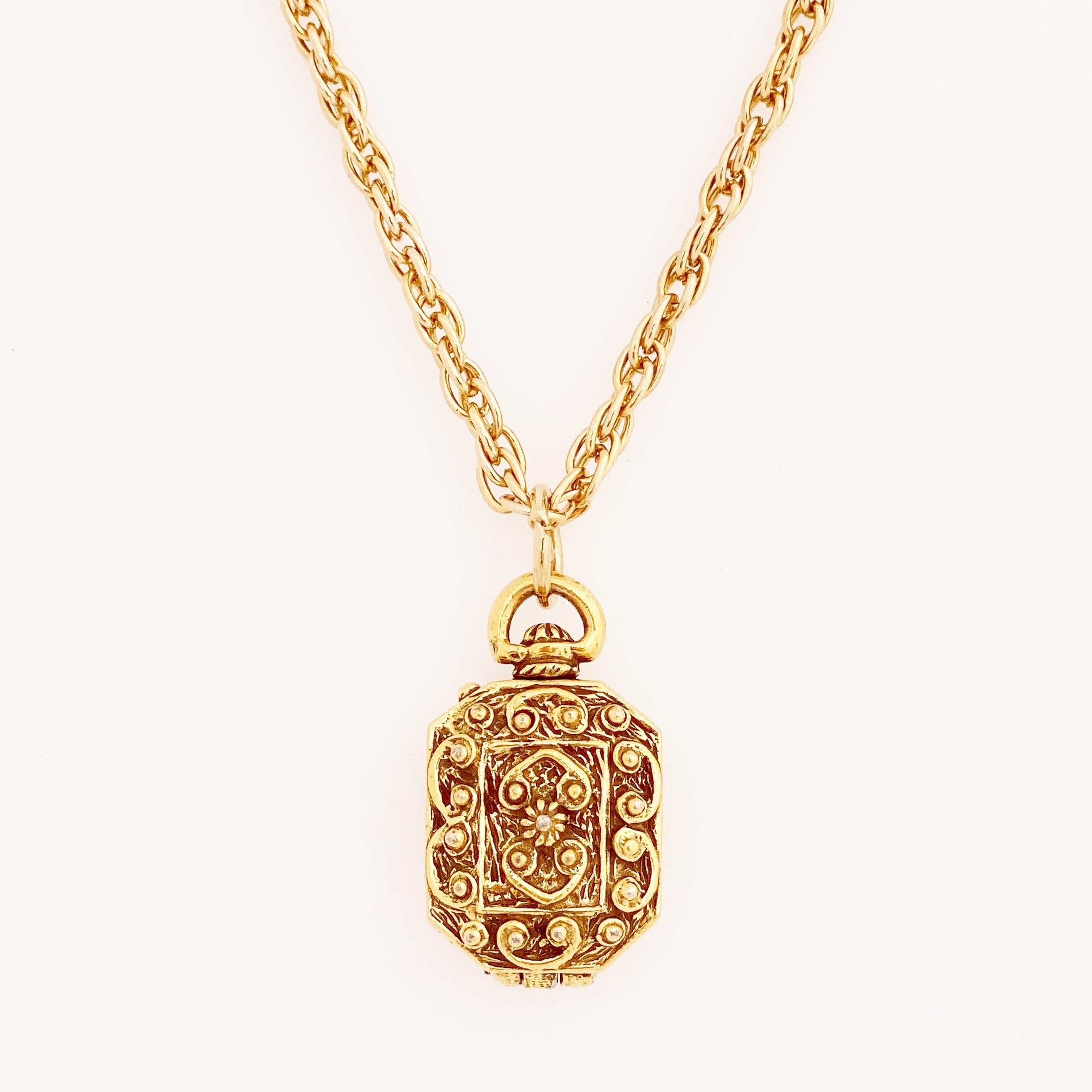 Gold Victorian Revival Locket Necklace By Goldette, 1960s In Good Condition In McKinney, TX