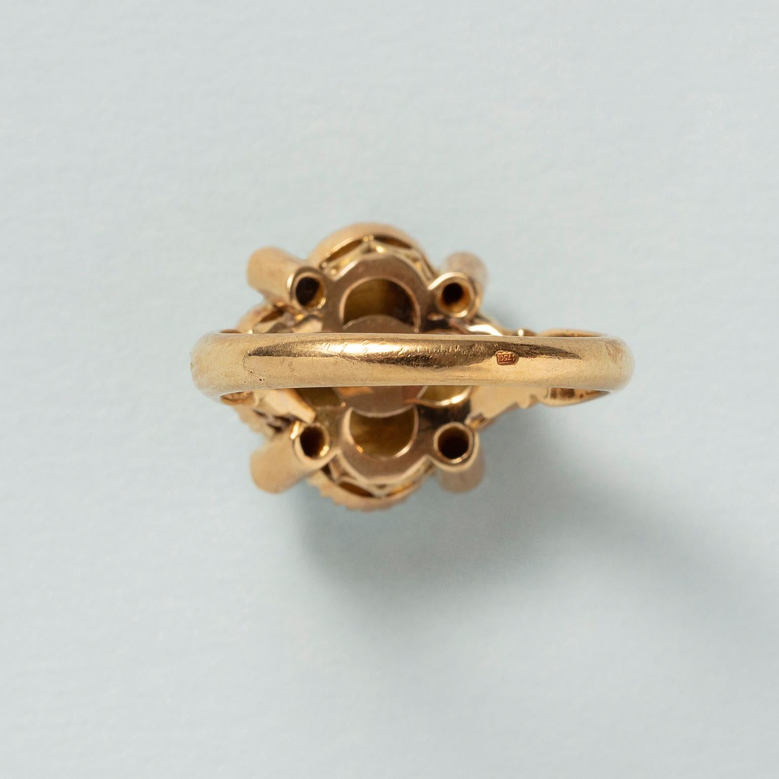 Gold Victorian Ring with Pearls and Diamonds In Good Condition For Sale In Amsterdam, NL