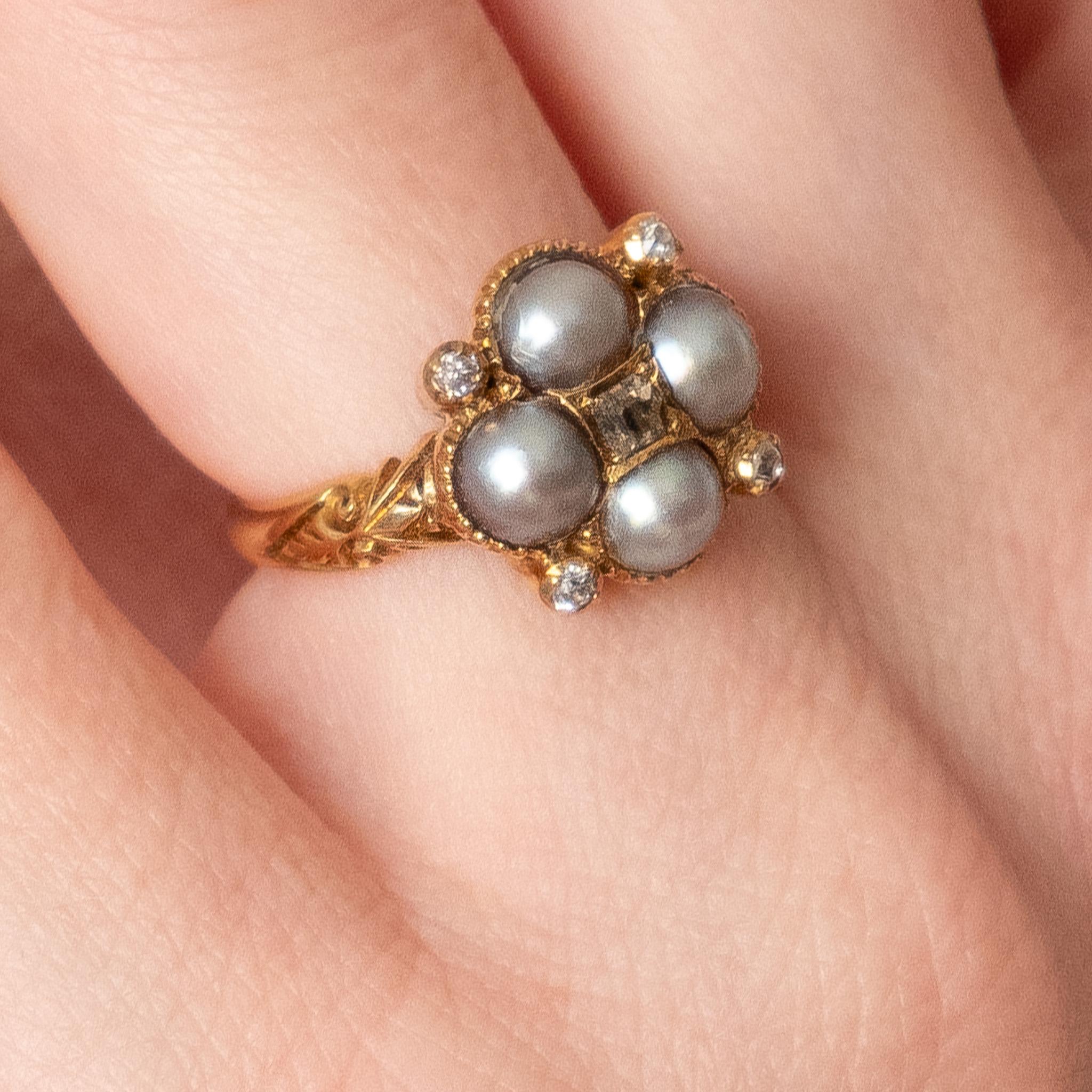Gold Victorian Ring with Pearls and Diamonds For Sale 3