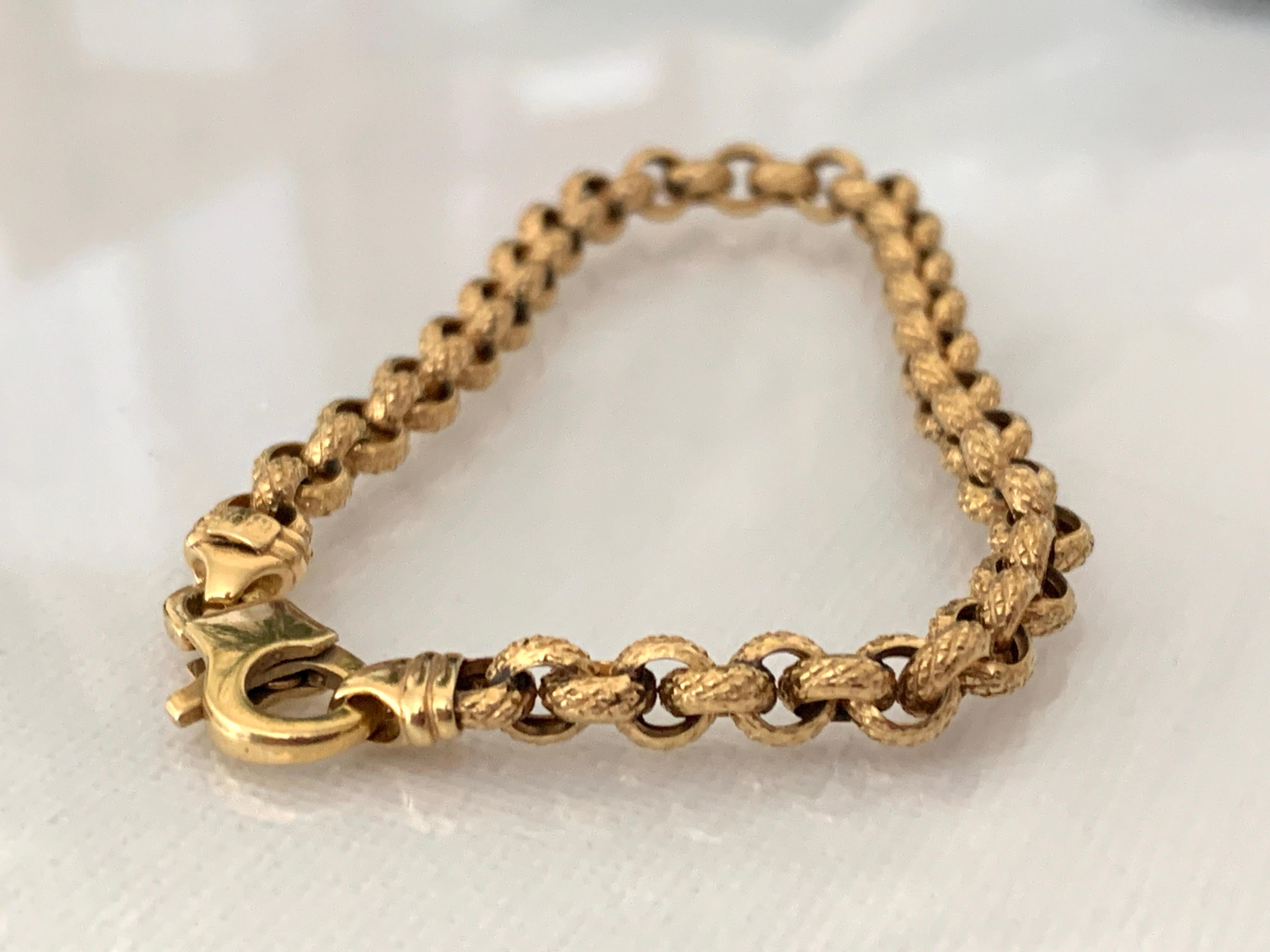 Bracciale in oro 9ct 375
con maglie decorative.

Si tratta di una dimensione piuttosto piccola
Il polso massimo è di 6,75 pollici

Lunghezza effettiva 7,25 pollici
Spessore 5 mm
Peso 6,27 grammi

Punzoni britannici completi
molto piccolo - sul