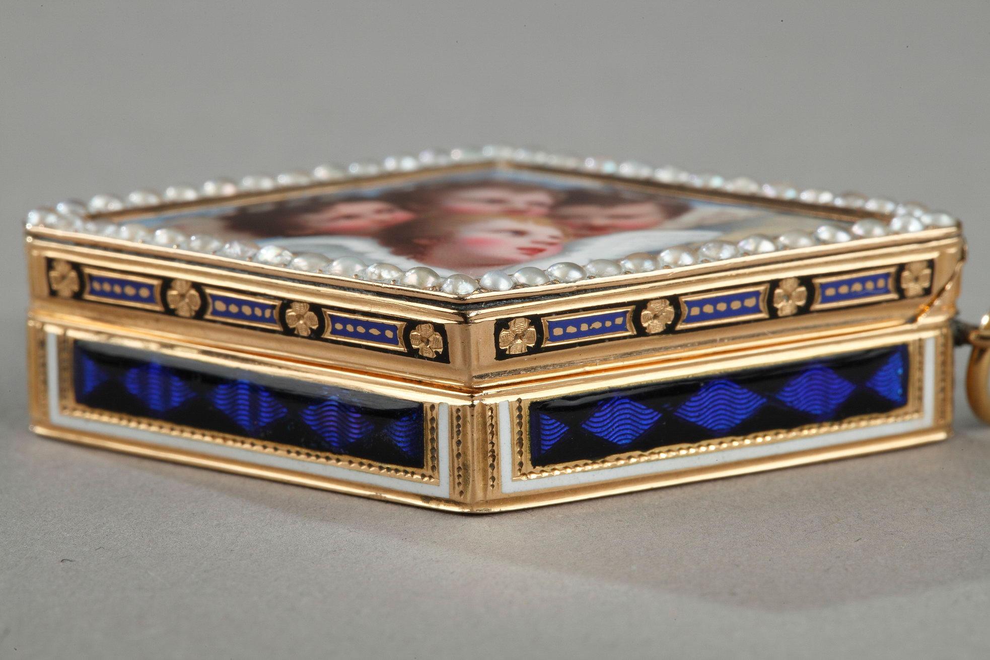 Vinaigrette en or avec perles et émail, oeuvre suisse de la fin du XVIIIe siècle Bon état - En vente à Paris, FR