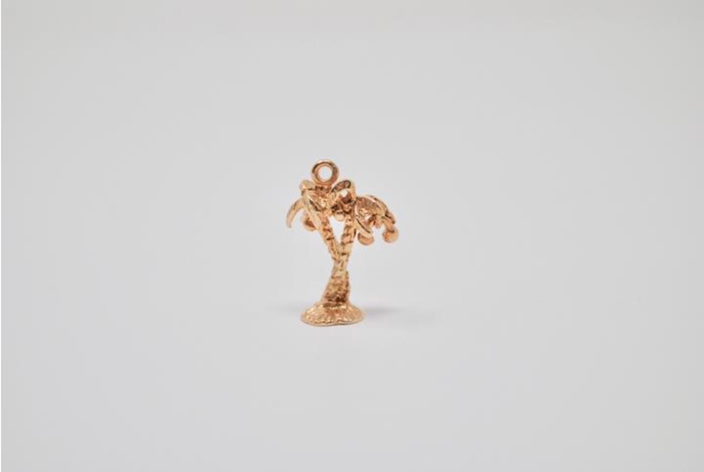 Gold Vintage 14 Karat Palm Tree with Moveable Coconuts Charm In Excellent Condition For Sale In Saint Charles, IL