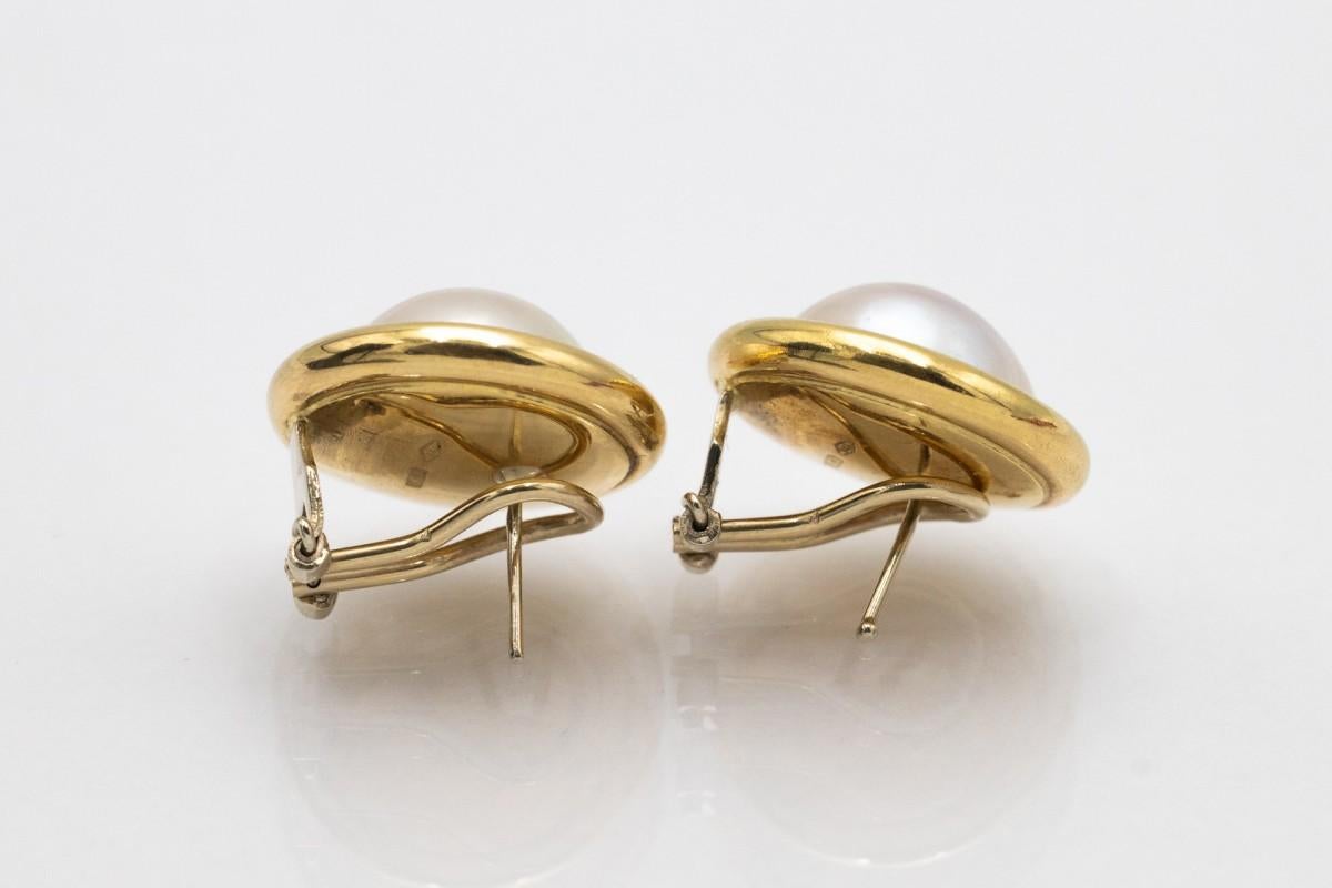 Gold vintage earrings with Mabe pearls. In Good Condition For Sale In Chorzów, PL