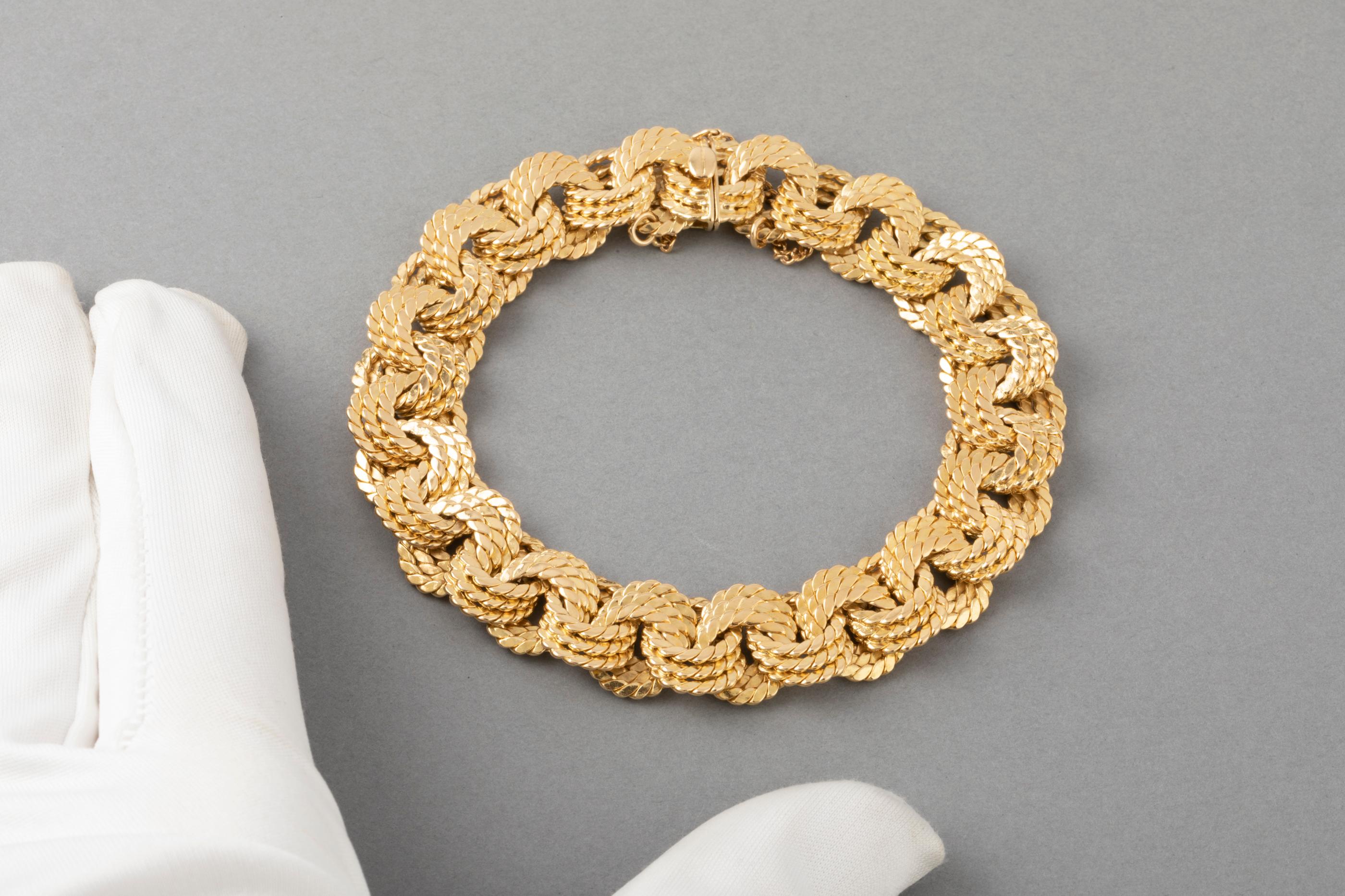 Elegant French Gold Bracelet  

Very beautiful bracelet, made in France circa 1960. 
The bracelet has presence, the design is wonderful. 
The craftsmanship is quality.
It is heavy, 57.80  grams, 18k gold, French marks. 
Lenght is 19cm Width is 1.3 cm