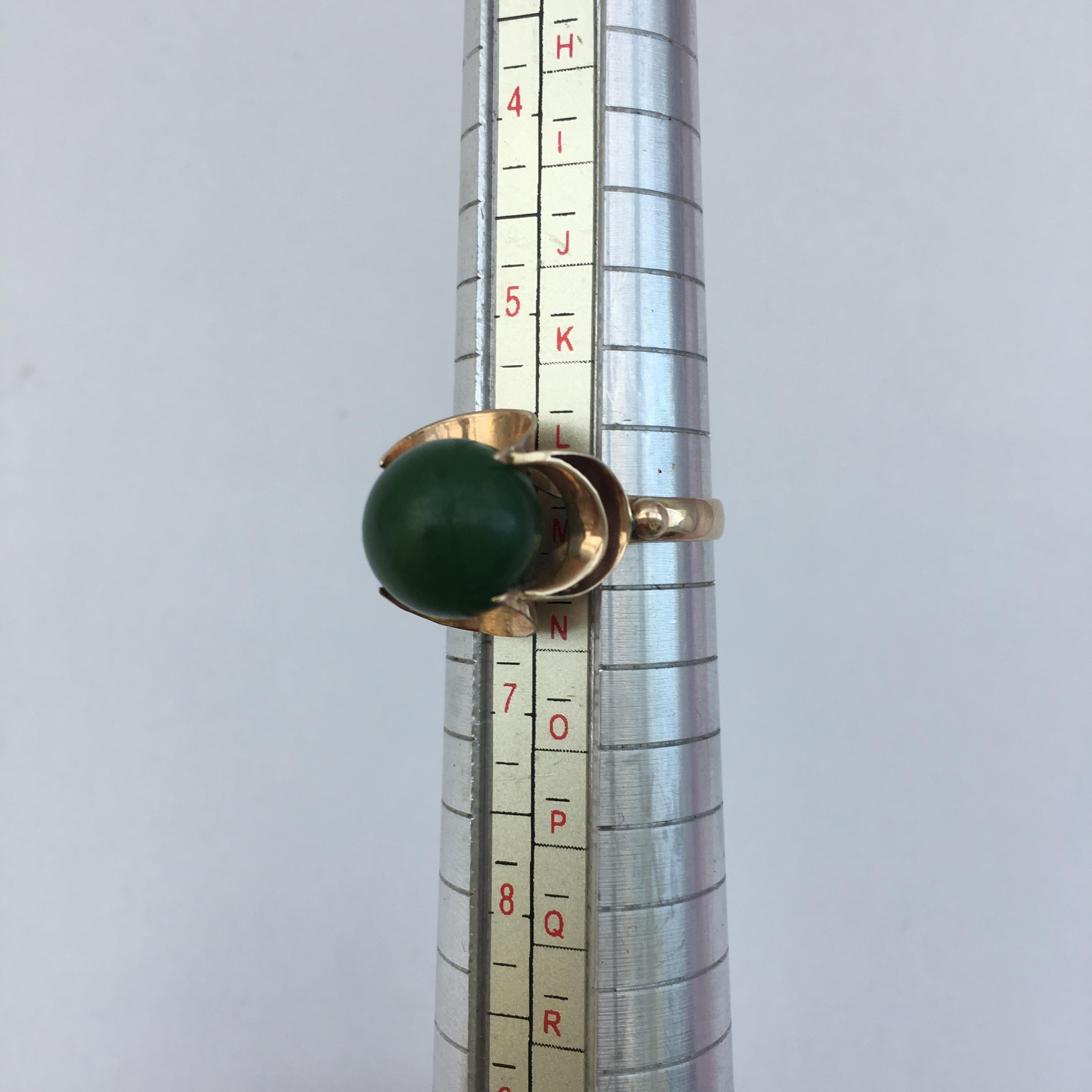 Jade Ring 14K Gold Vintage Jewelry Spherical Ball Gemstone Midcentury Modernist For Sale 10