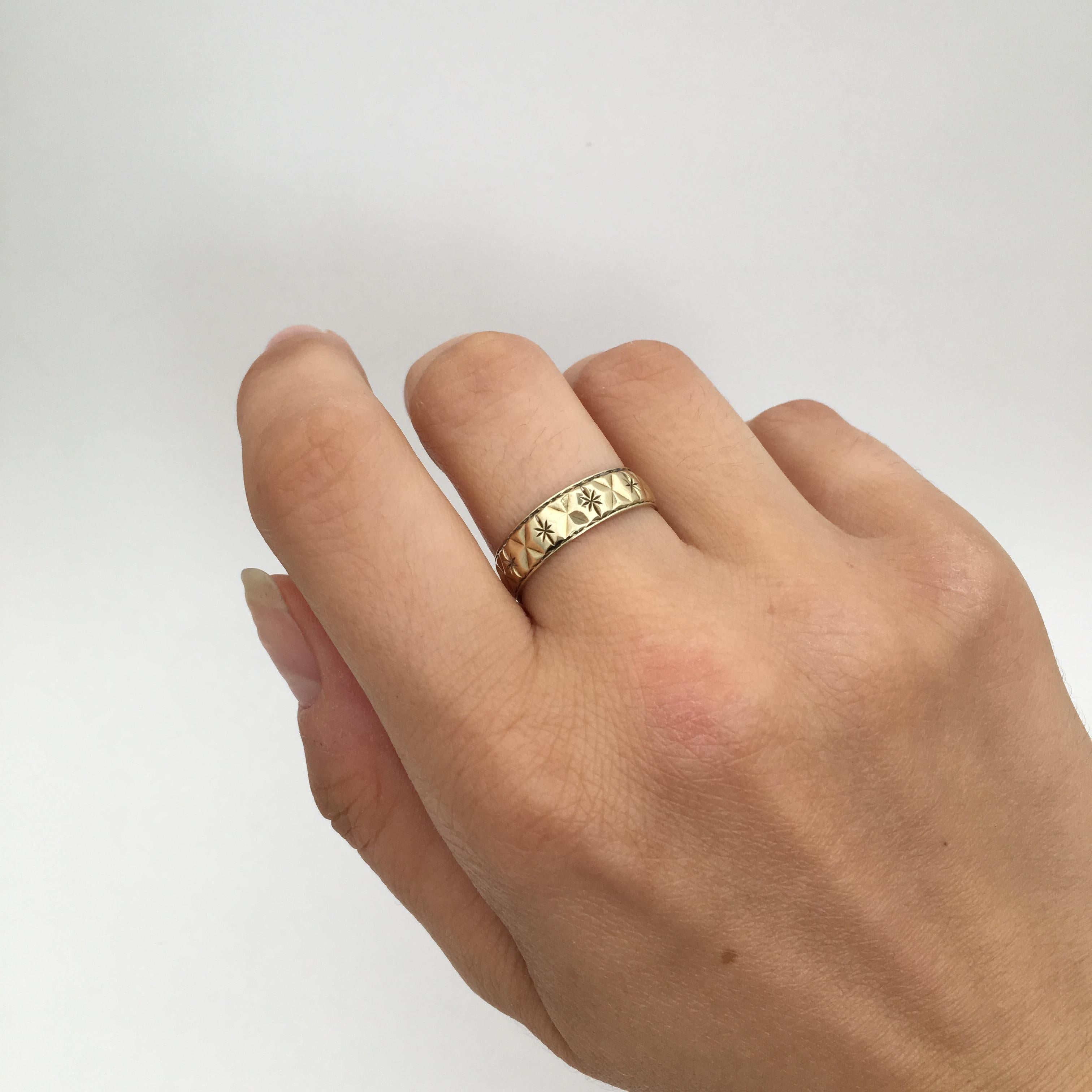 Gold Vintage Jewelry Engraved Stars Wedding Band Stacking Ring English, 1980s 5