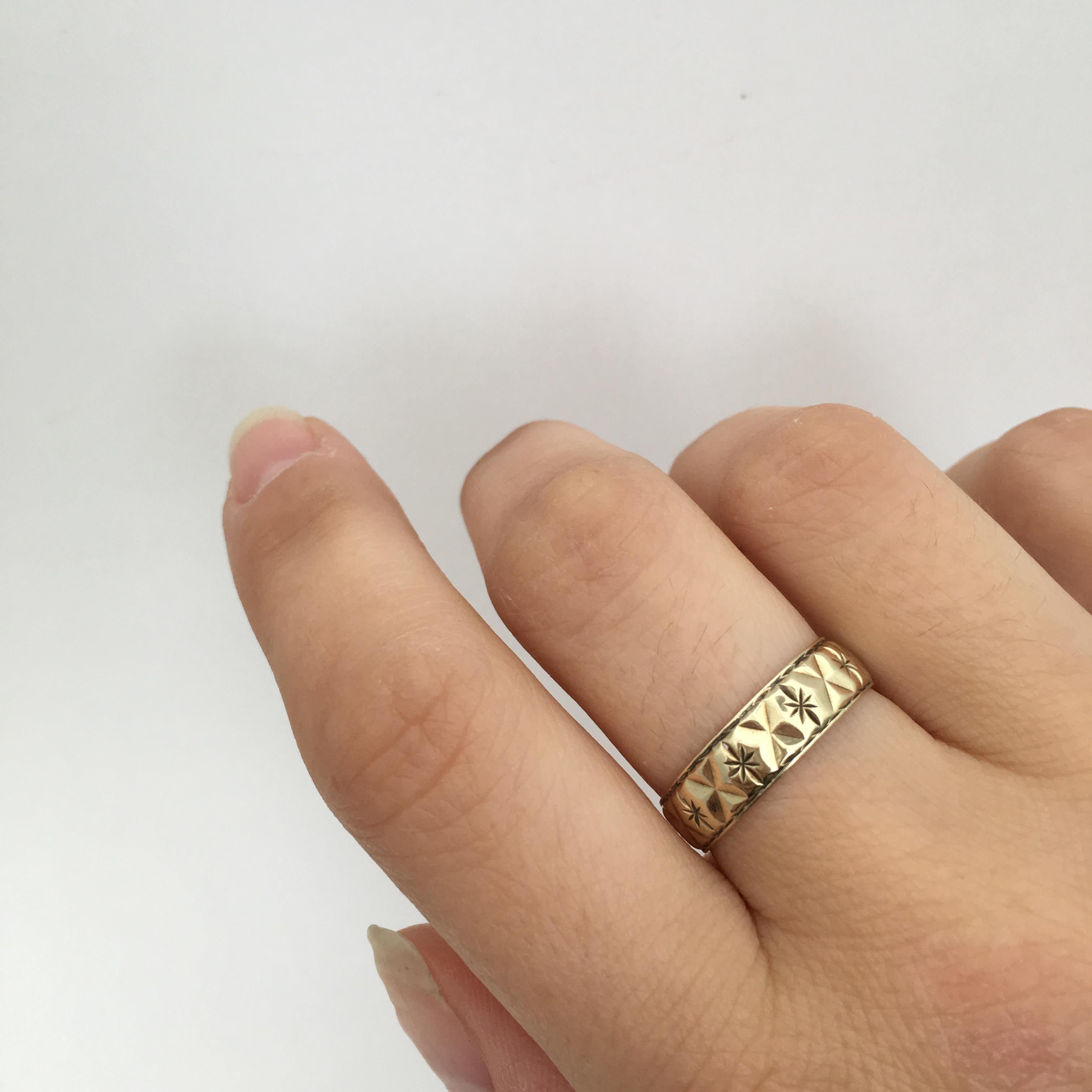 Gold Vintage Jewelry Engraved Stars Wedding Band Stacking Ring English, 1980s 6