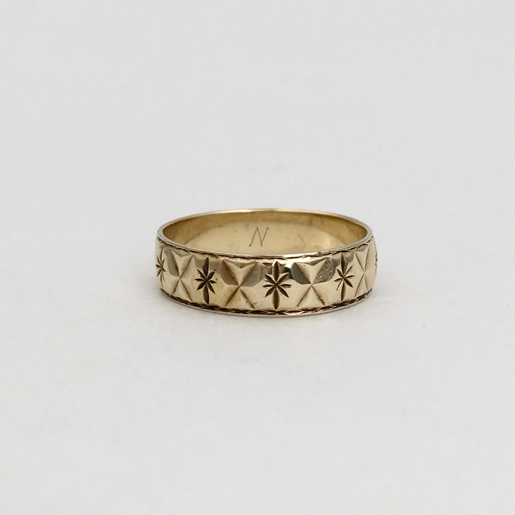 Gold Vintage Jewelry Engraved Stars Wedding Band Stacking Ring English, 1980s 1