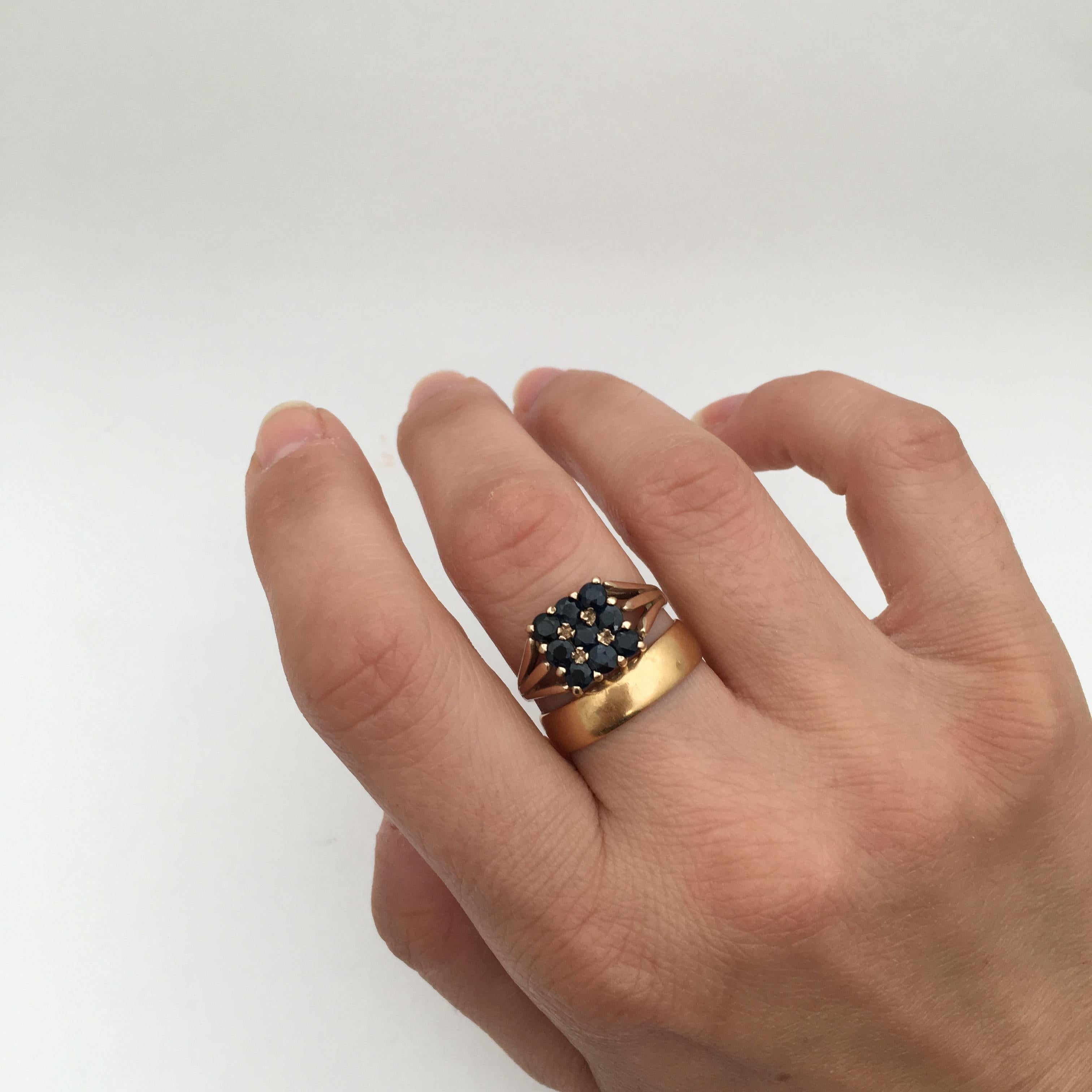 Gold Vintage Jewelry Sapphire Gemstone Square Cluster Ring 1970s Dark Blue For Sale 5
