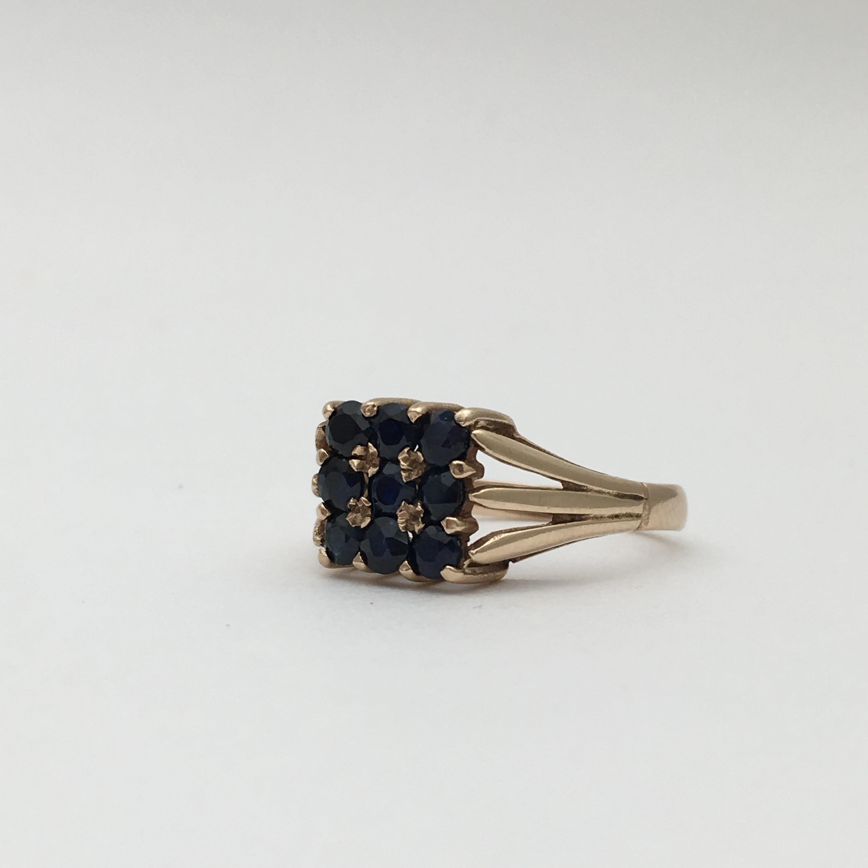 Gold Vintage Jewelry Sapphire Gemstone Square Cluster Ring 1970s Dark Blue For Sale 2