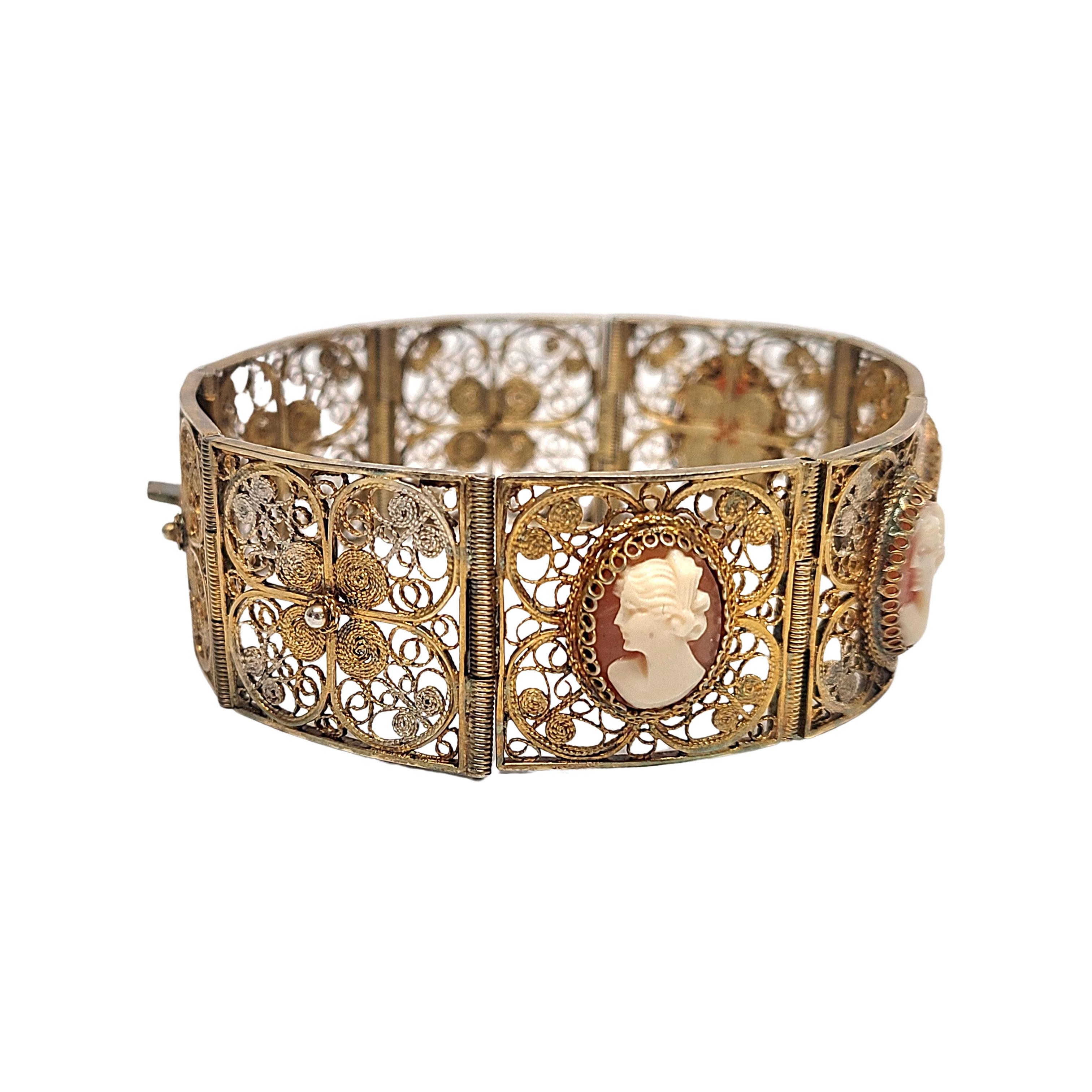 Gold wash 800 silver filigree round link bracelet with round cameo stones.

Beautiful and delicate square filigree links, 4 links feature an oval cameo at the center of each link. Slide closure.

Measures 7