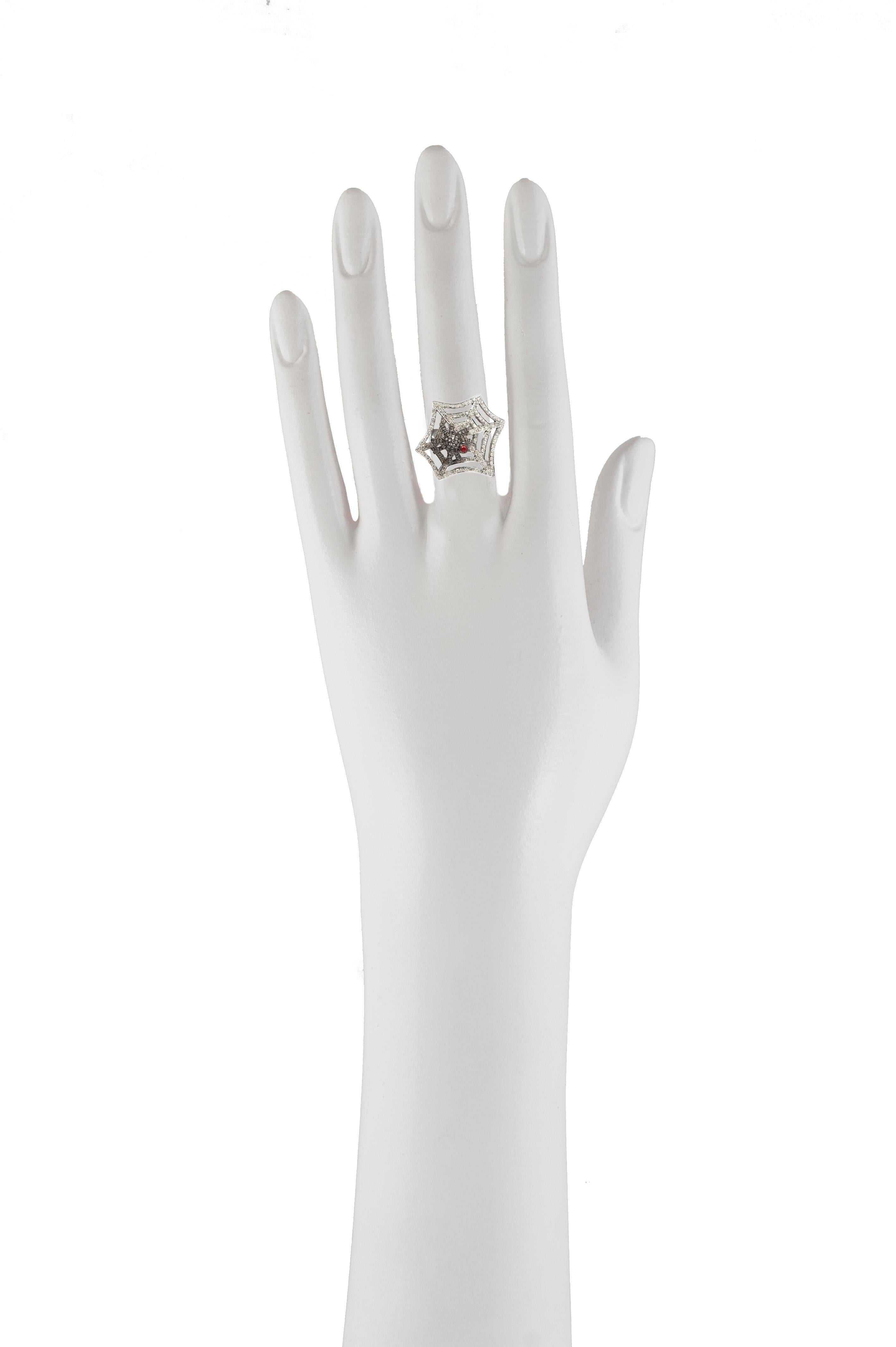Gold Web Ring Pavè Diamonds with Spider In New Condition For Sale In Rome, IT