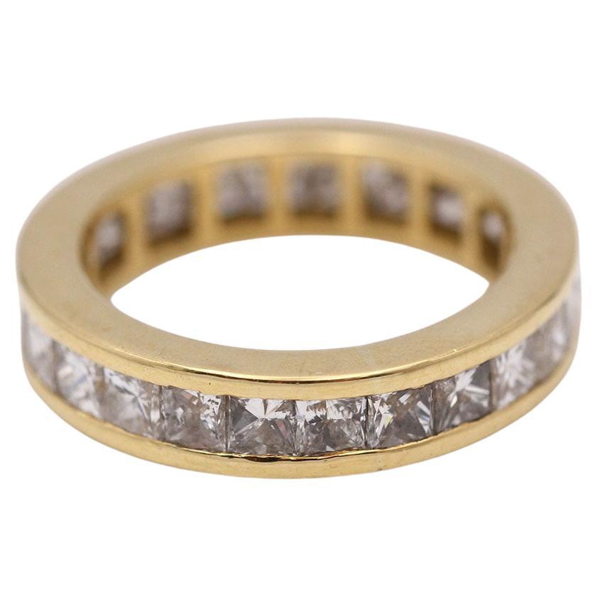 Gold Wedding Ring with Princess Cut Diamonds For Sale
