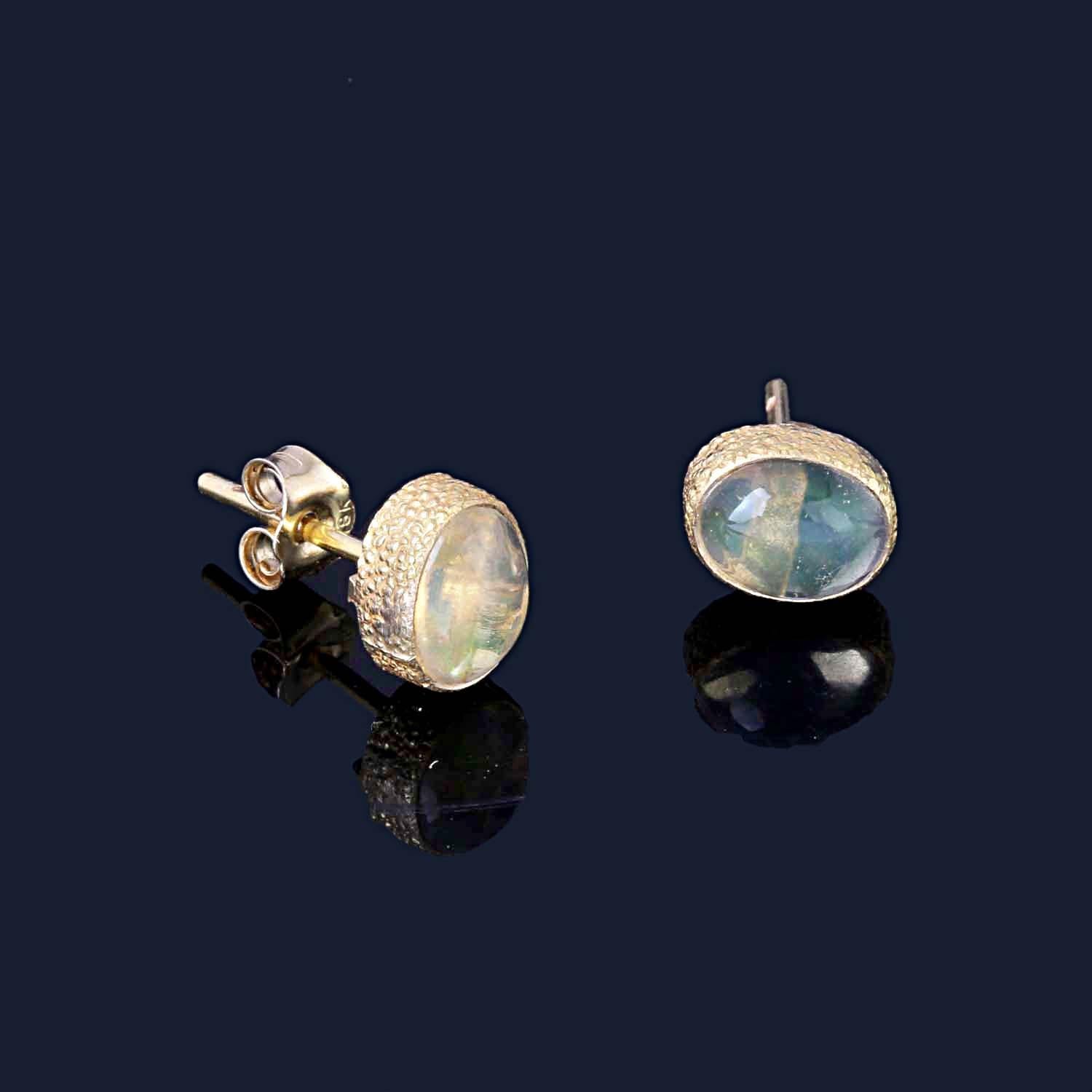 18k Gold with 2.67cts Opal Earring In New Condition In jaipur, IN