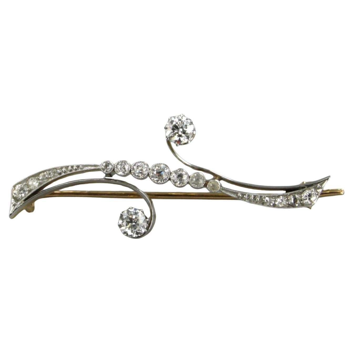 Gold with platina brooch with Old Mine cut diamonds 0.92 ct
