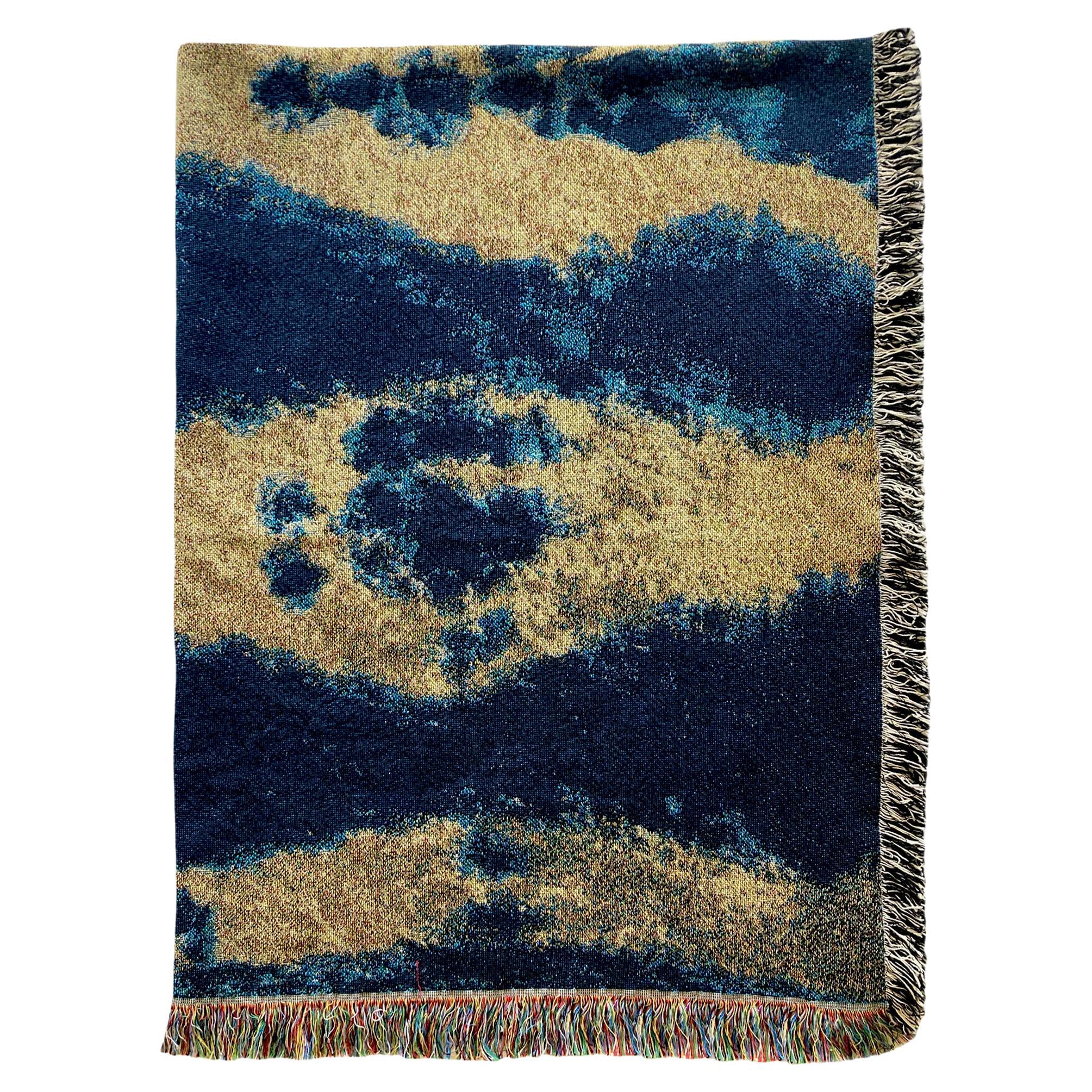 Couverture à franges plissée à motif abstrait jaune d'or et bleu indigo, 54 x 72 en vente