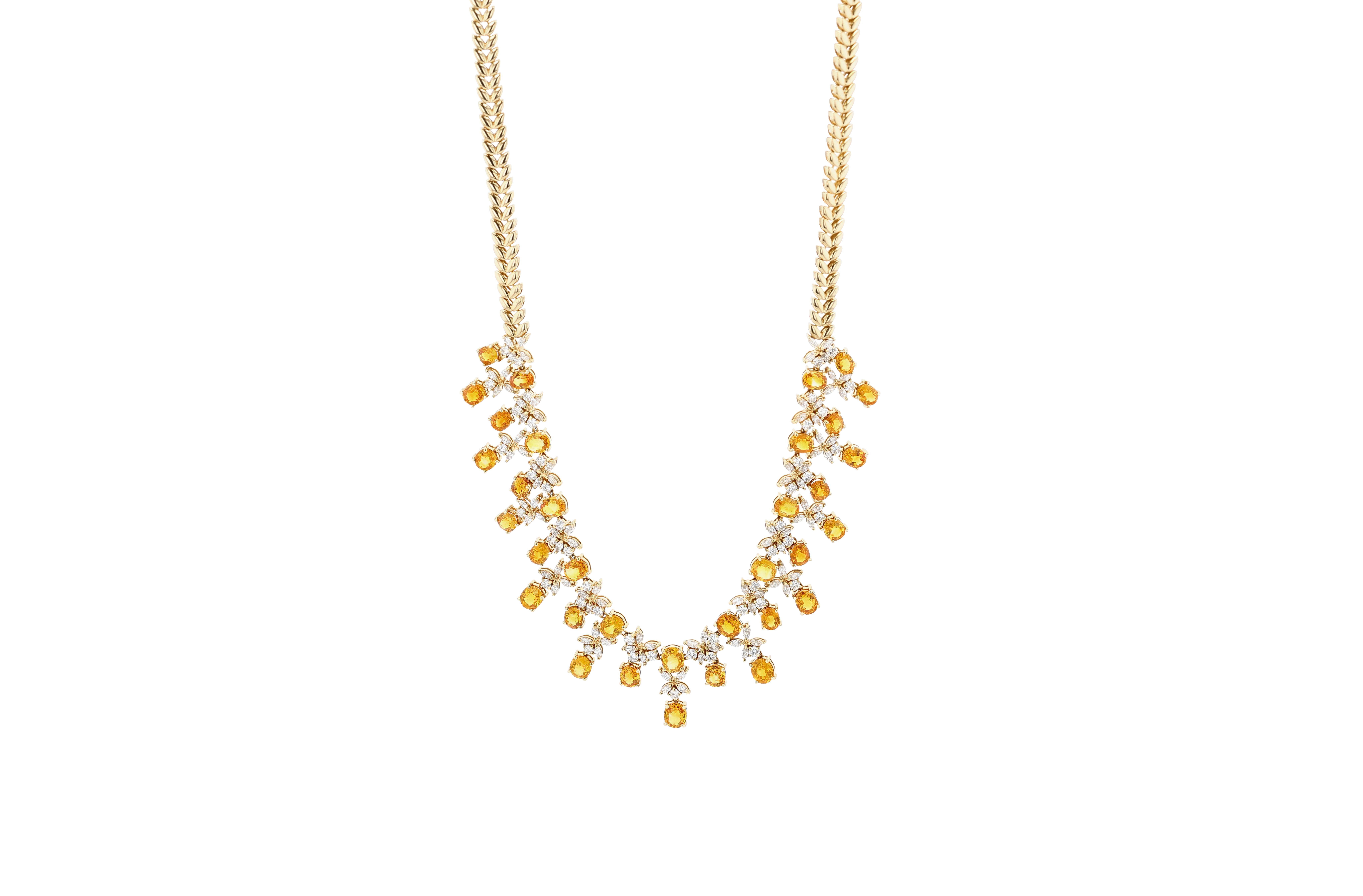 Collier en or, saphir jaune et diamants Bon état - En vente à Princeton, NJ