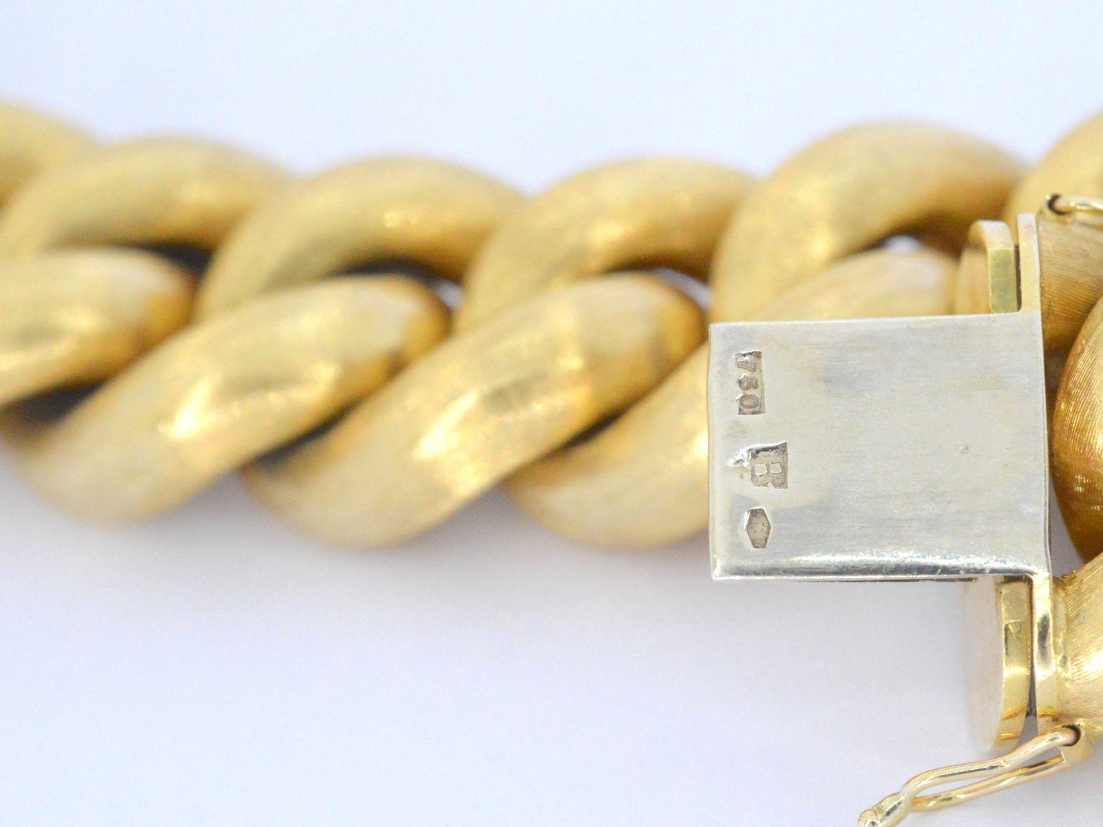 Golden 18 Karat Curb Link Bracelet For Sale 1