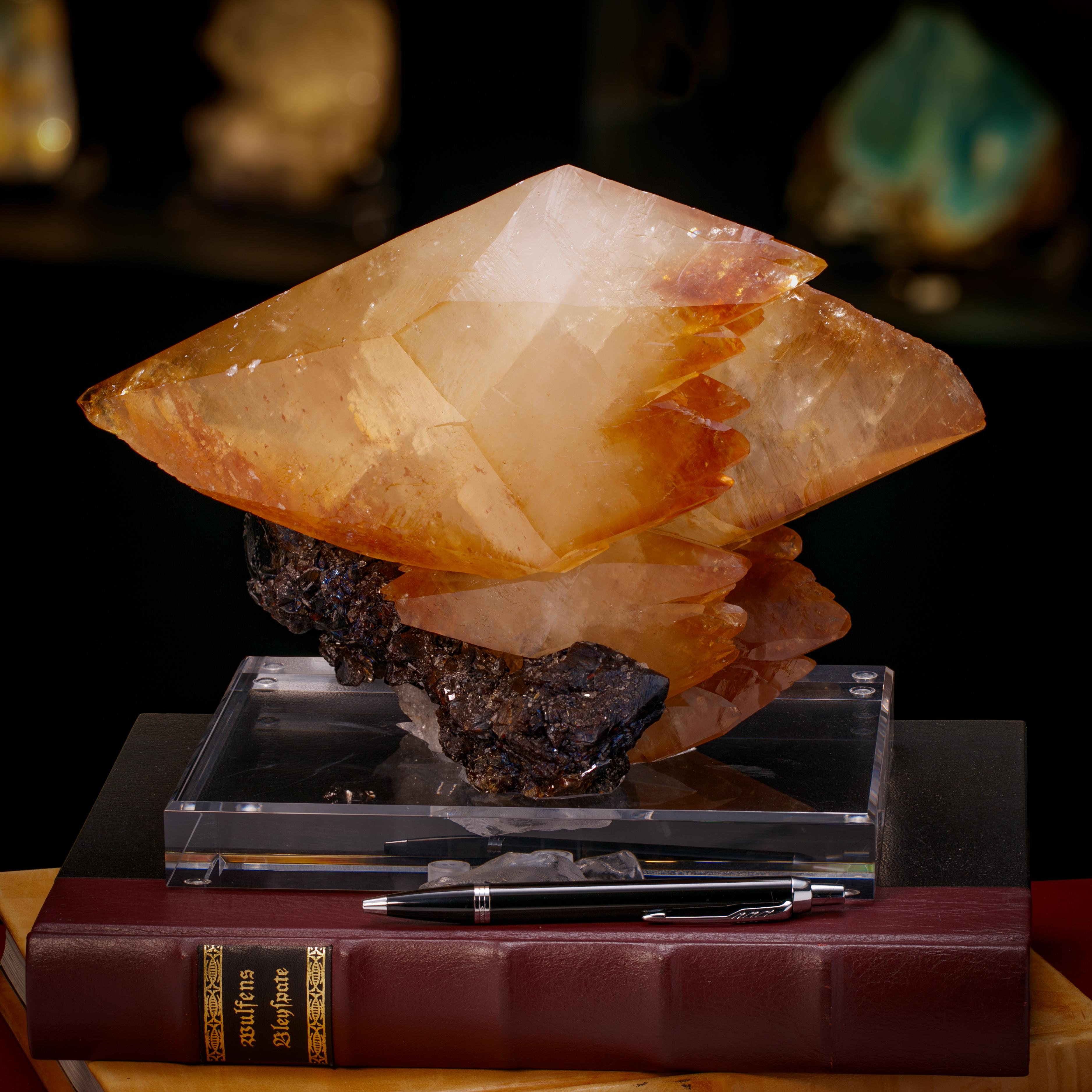 Golden Amber-Colored Calcite Crystal Mineral Specimen – Cumberland Mine, USA In Good Condition For Sale In Edison, NJ