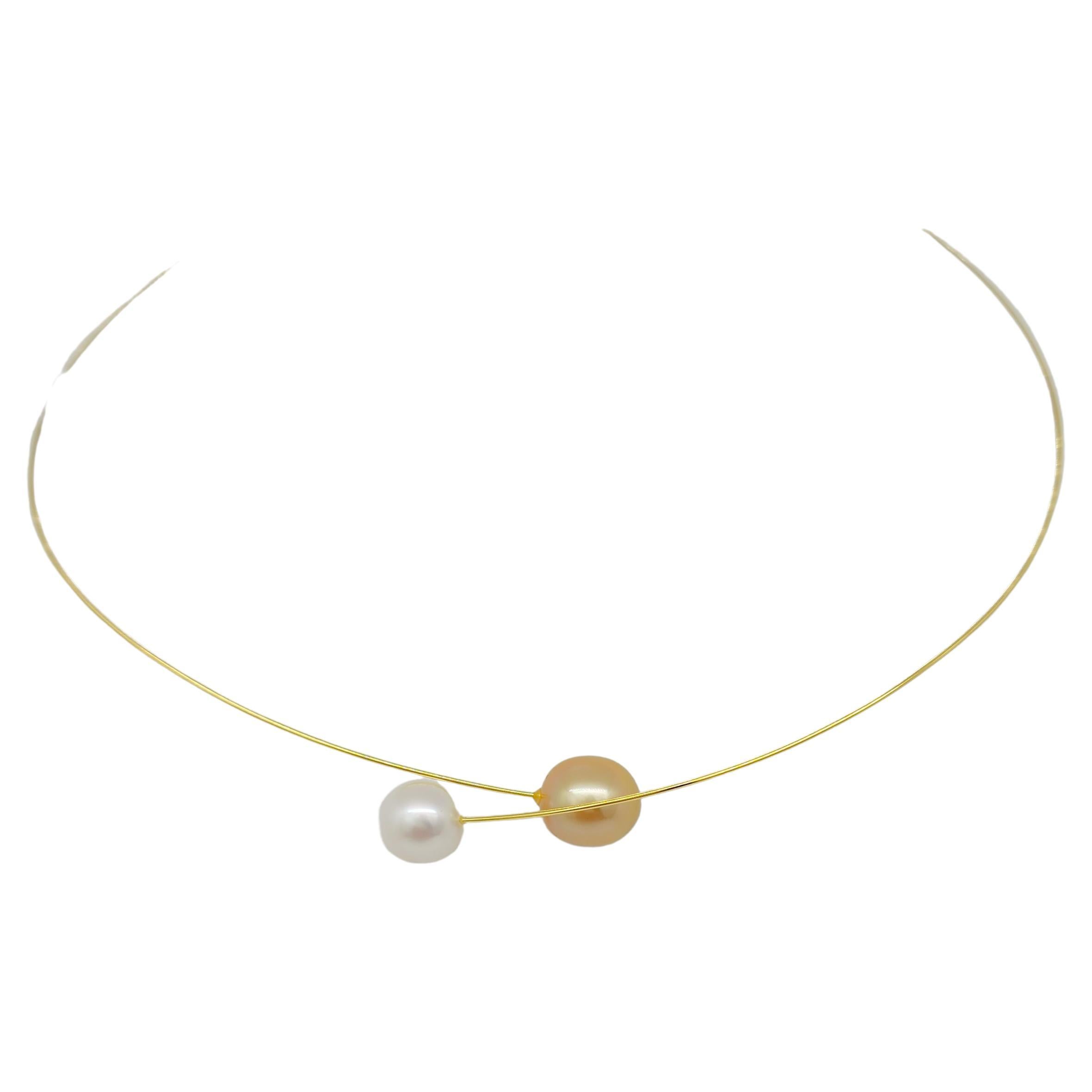 Golden and White Pearl Necklace in 18k Yellow Gold For Sale