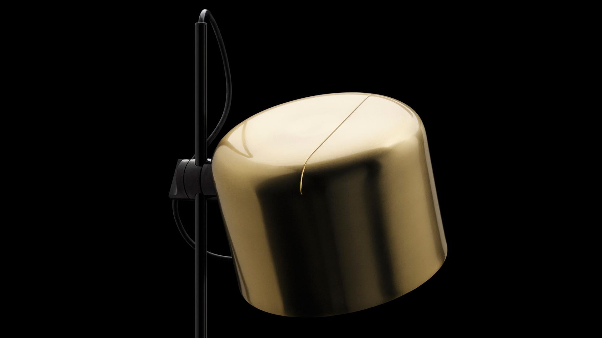 This Colombo lamp is included in the permanent collections of New York’s MoMA and the Neue Sammlung Museum in Munich.
To celebrate Coupé’s 50th anniversary, Oluce has created a special edition in Gold.

The new version of the classic floor lamp