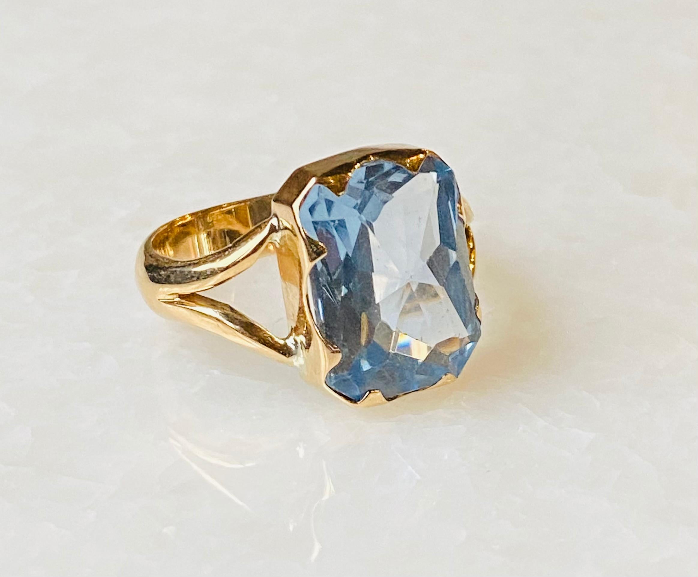 Antique 18 carat yellow golden ring, 8 sides faceted aquamarine of 7.6 carat 6