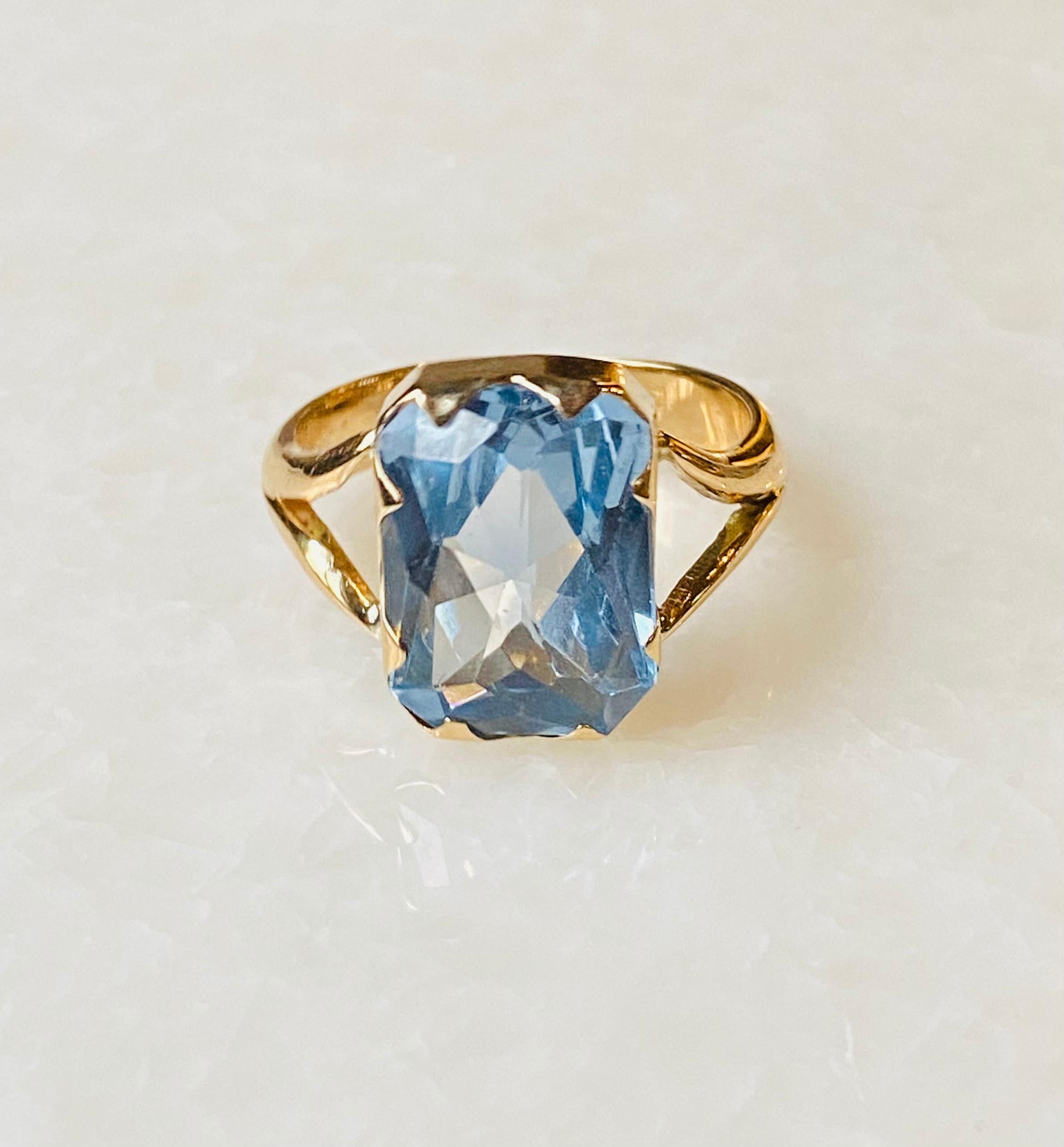 Antique 18 carat yellow golden ring, 8 sides faceted aquamarine of 7.6 carat 1