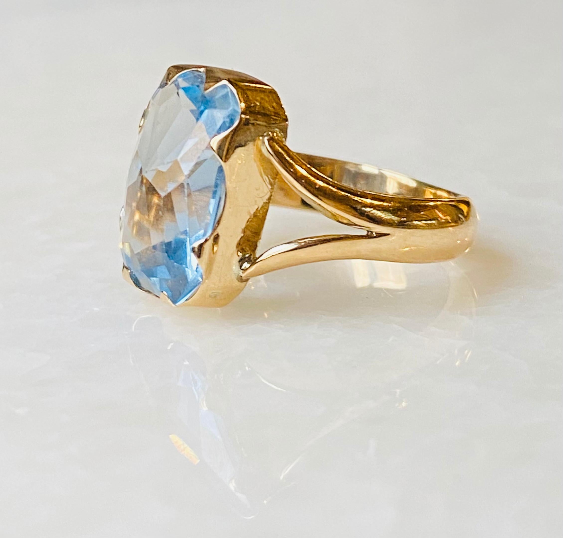 Antique 18 carat yellow golden ring, 8 sides faceted aquamarine of 7.6 carat 3