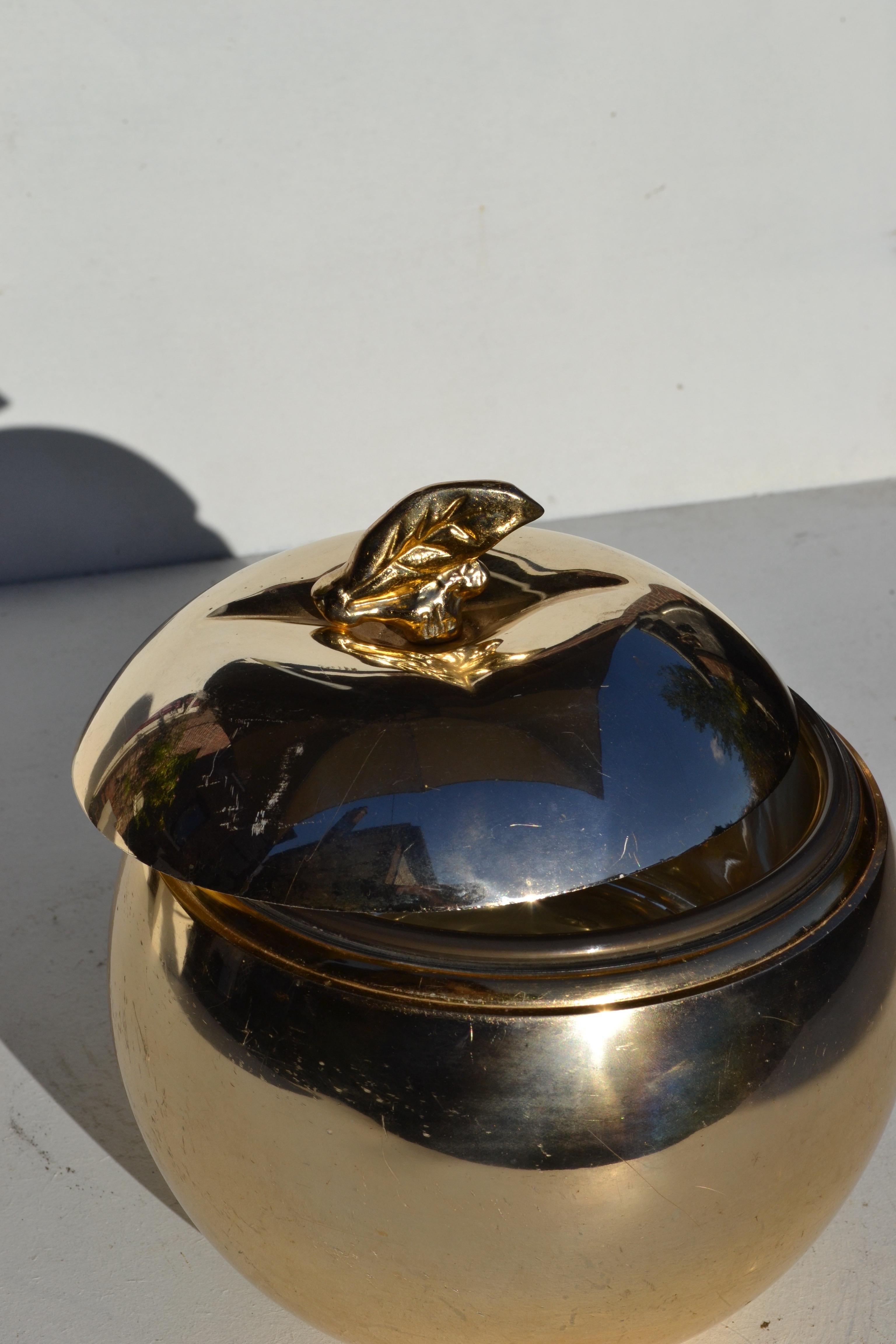 Mid-Century moderno Secchiello per ghiaccio Golden Apple, 1970 circa - Metallo dorato con interno in vetro in vendita
