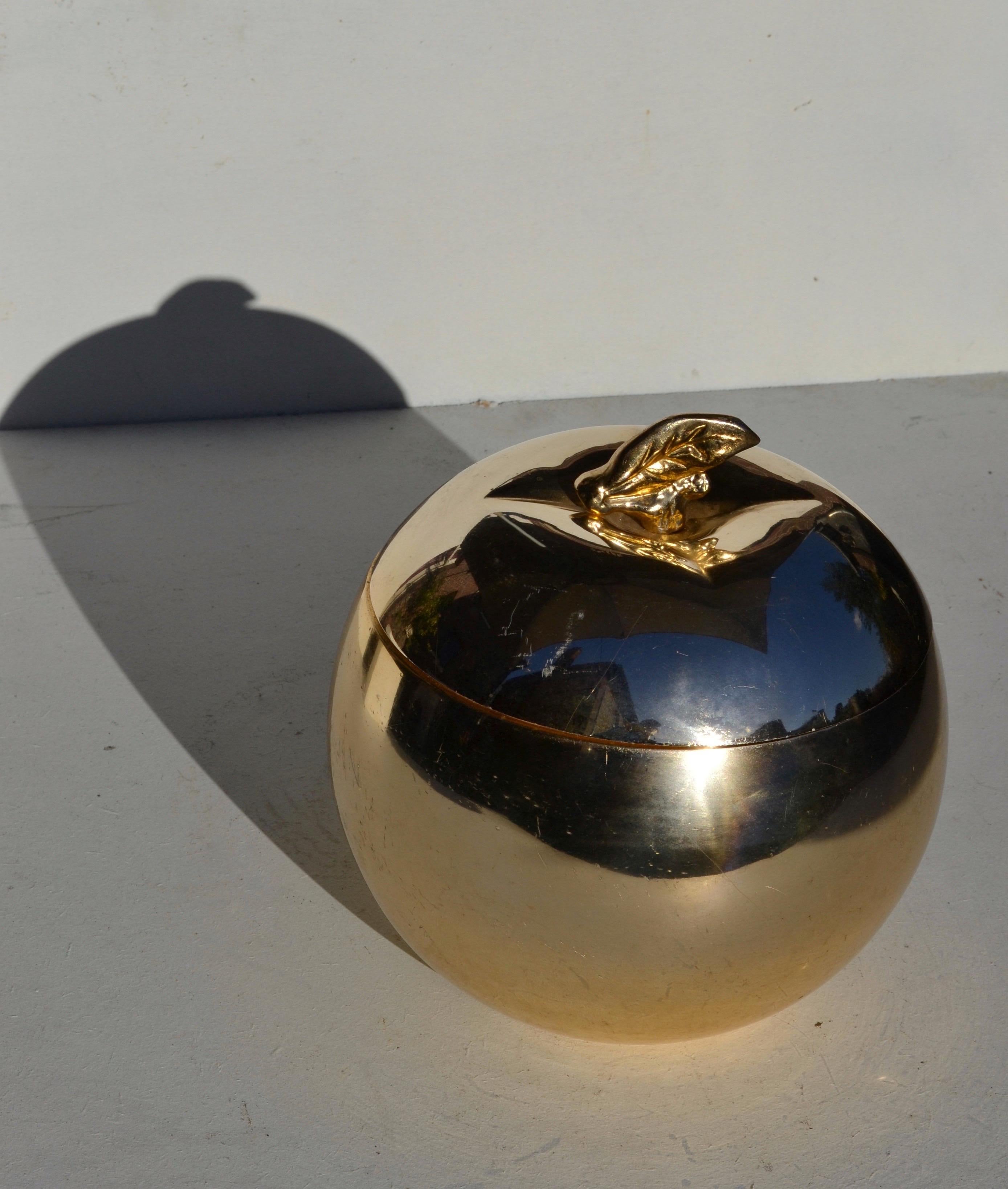 Secchiello per ghiaccio Golden Apple, 1970 circa - Metallo dorato con interno in vetro In condizioni buone in vendita a SOTTEVILLE-LÈS-ROUEN, FR