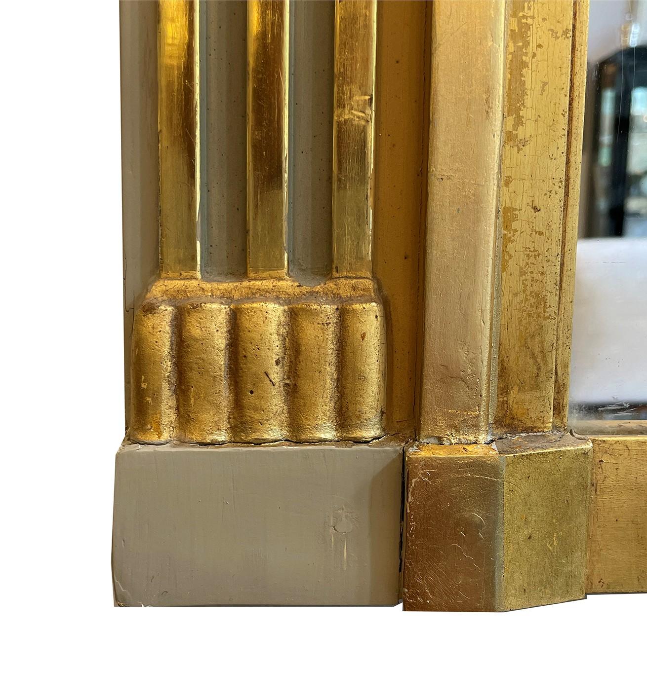 Espejo dorado Art Decó, Francia 1925, madera dorada con adornos de flores Dorado en venta