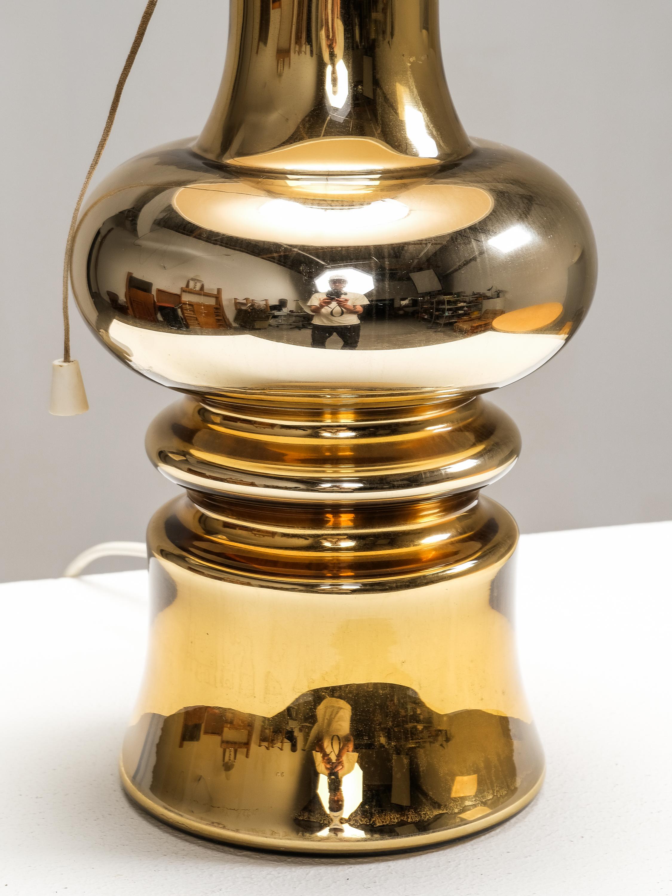 Lámpara de sobremesa de vidrio artístico dorado de Gustav Leek para Flygsfors, Suecia, años 60 en venta 1