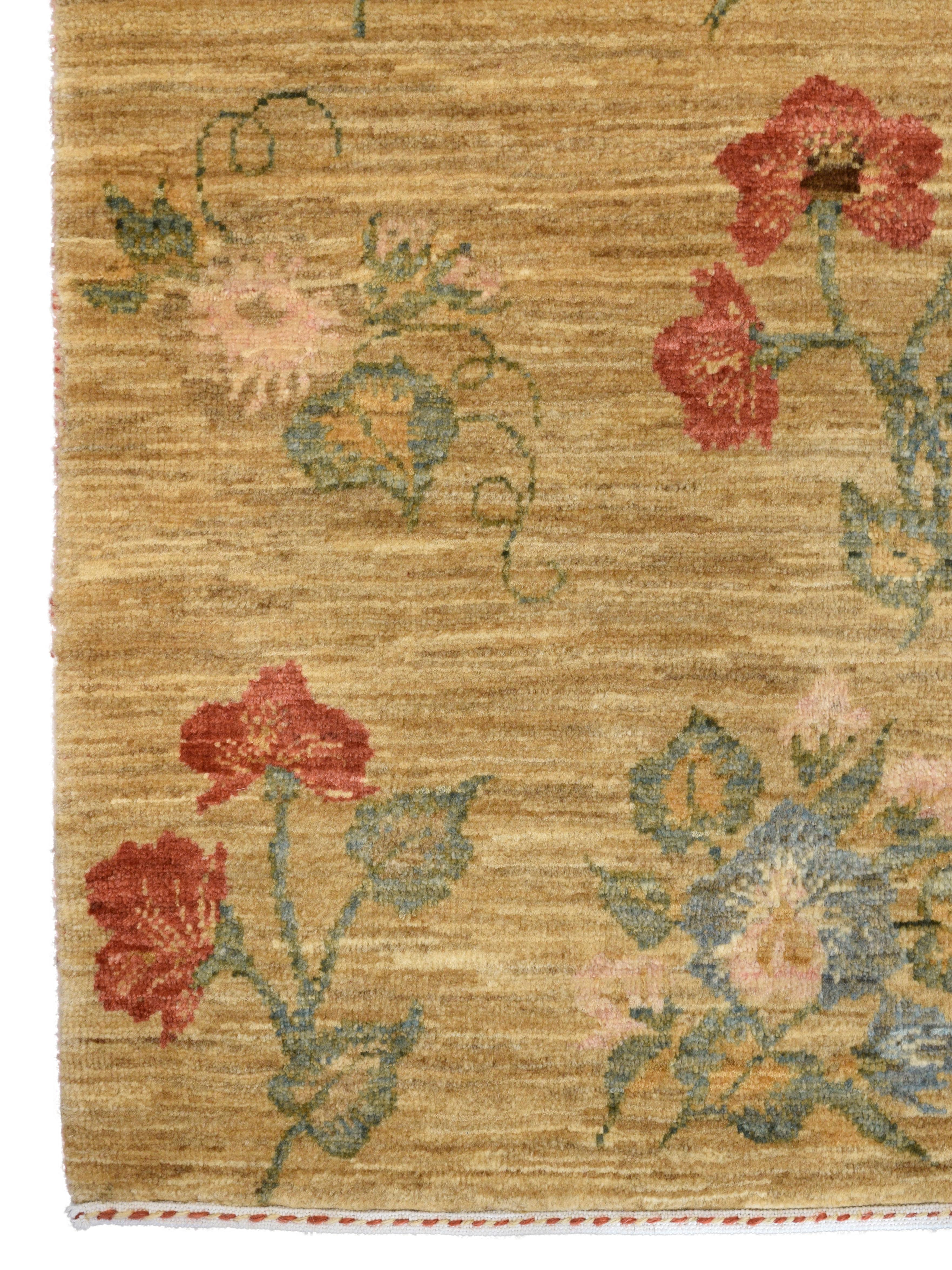 Golden Arts and Crafts Floral Teppich, organische pflanzengefärbte Wolle, 4′ × 6′ (Persisch) im Angebot