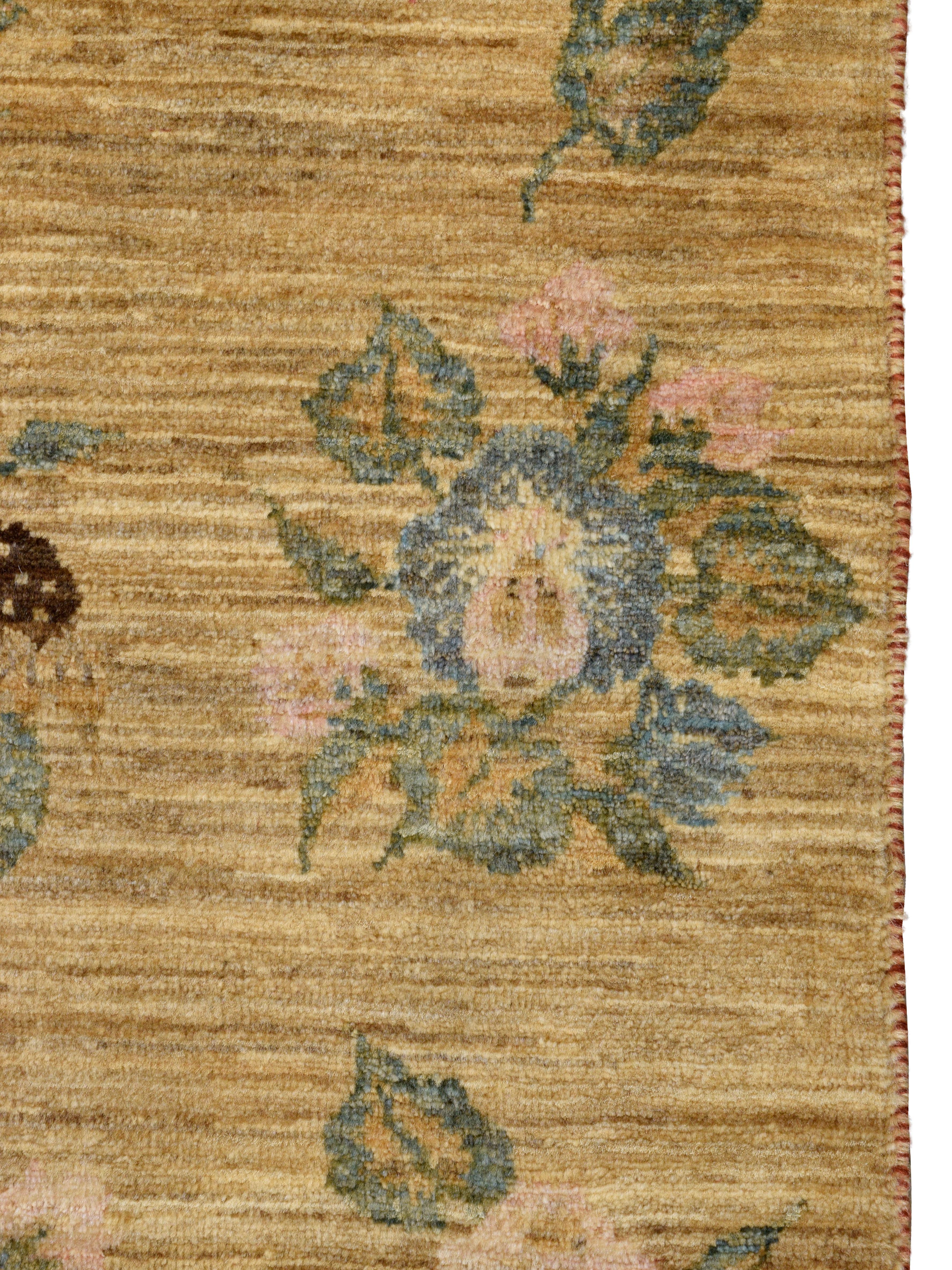 Golden Arts and Crafts Floral Teppich, organische pflanzengefärbte Wolle, 4′ × 6′ im Zustand „Neu“ im Angebot in New York, NY