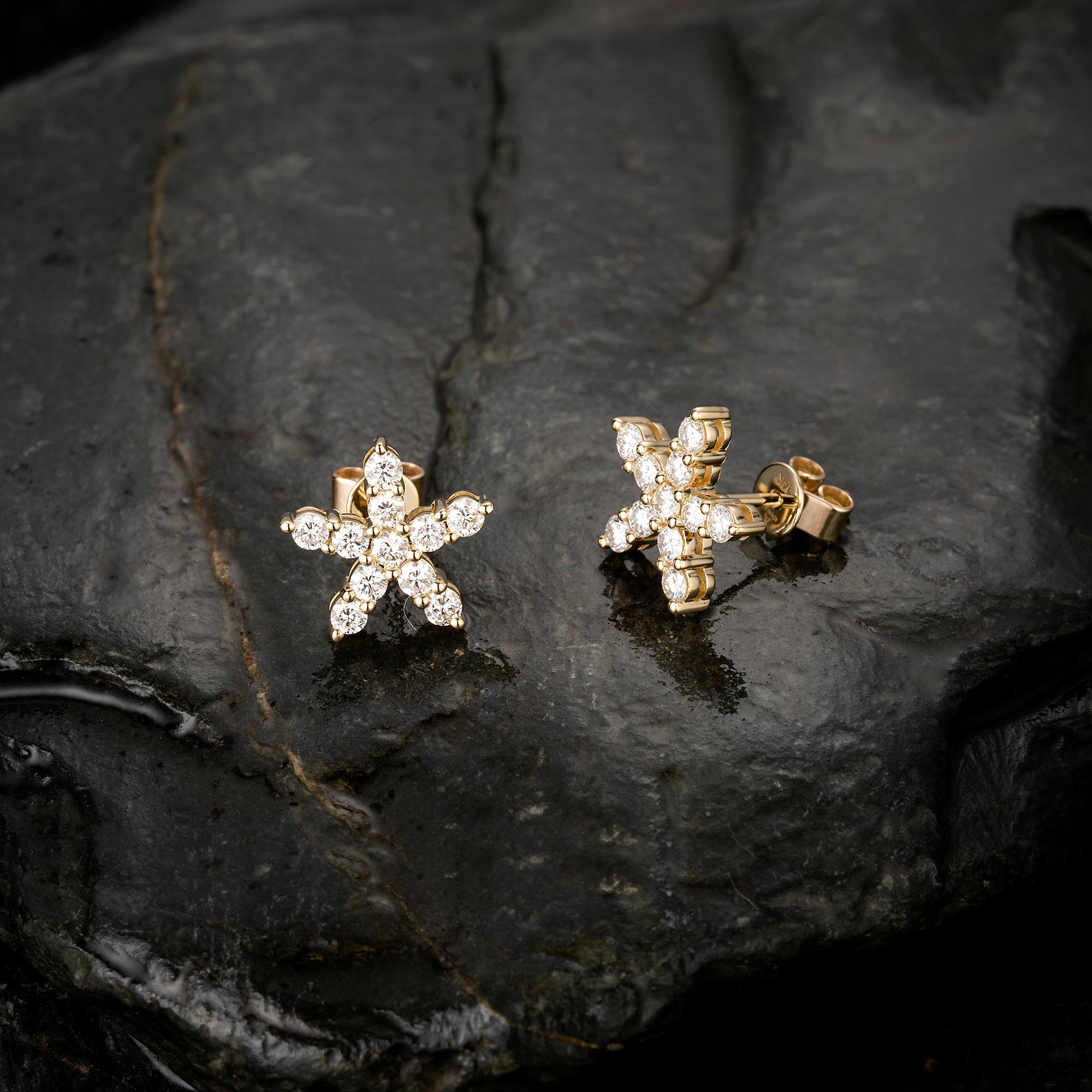 Modern Golden Aurora 14K Yellow Gold Star Earrings For Sale