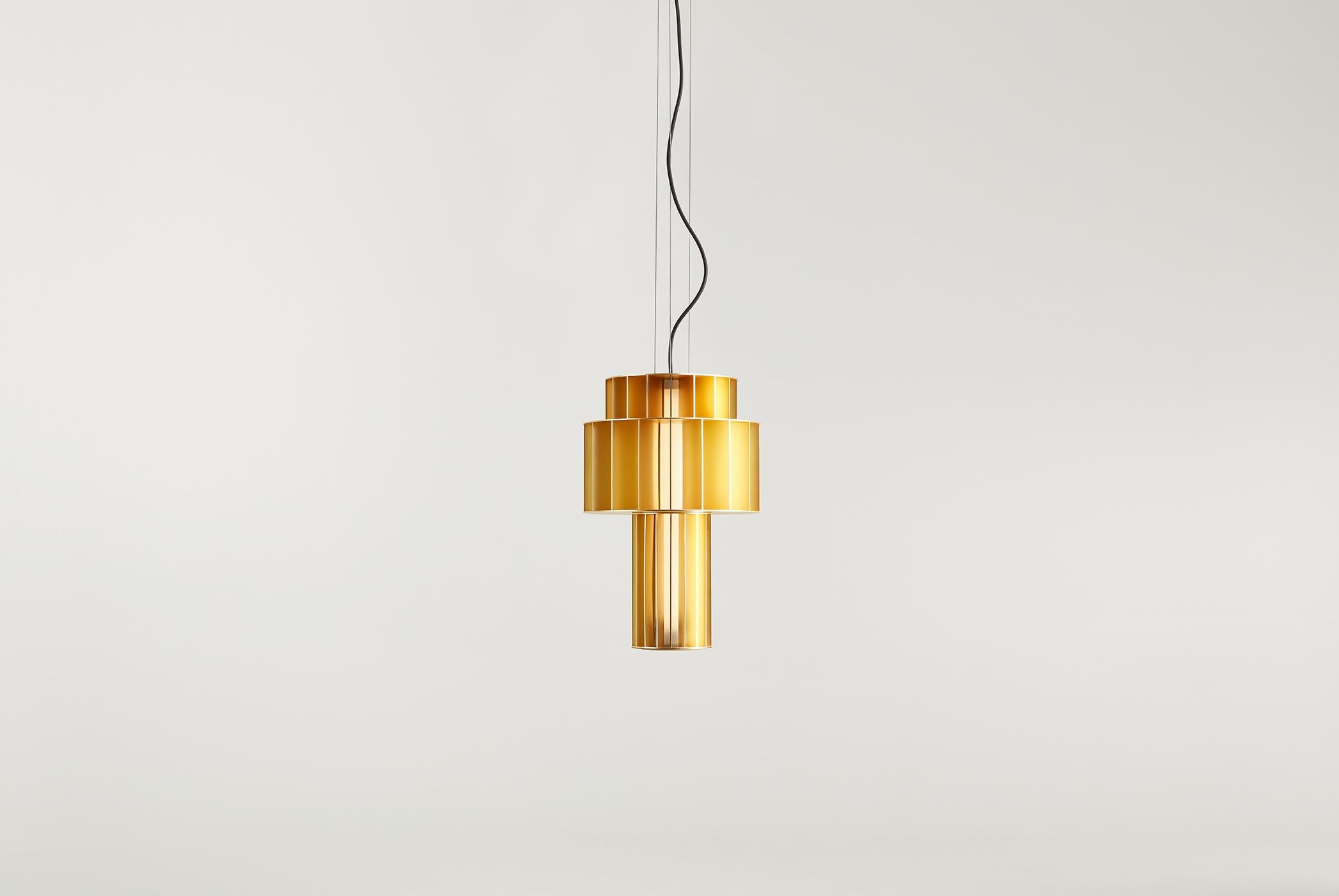 Goldene Babel T PE Pendelleuchte von Parachilna
Abmessungen: D 40 x H 60 cm. 
MATERIALIEN: Glas.
Gewicht: 5.5 kg
TRANSPARENTER GLASDIFFUSOR

Über uns: Sie haben ihren Sitz in Barcelona, einer Stadt mit einem reichen Design-Erbe. Hier wurden das